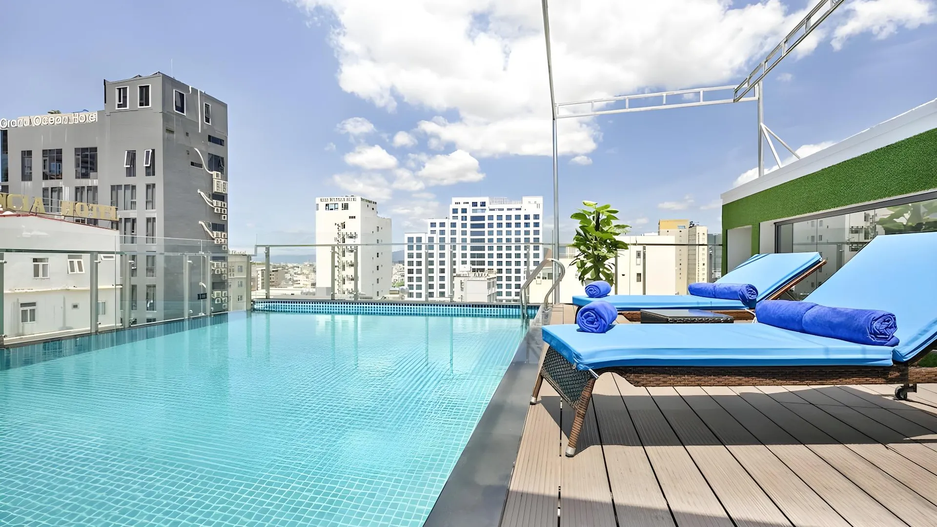 다낭 셀리나 호텔 앤 아파트먼트 4성급 호텔 스위트룸