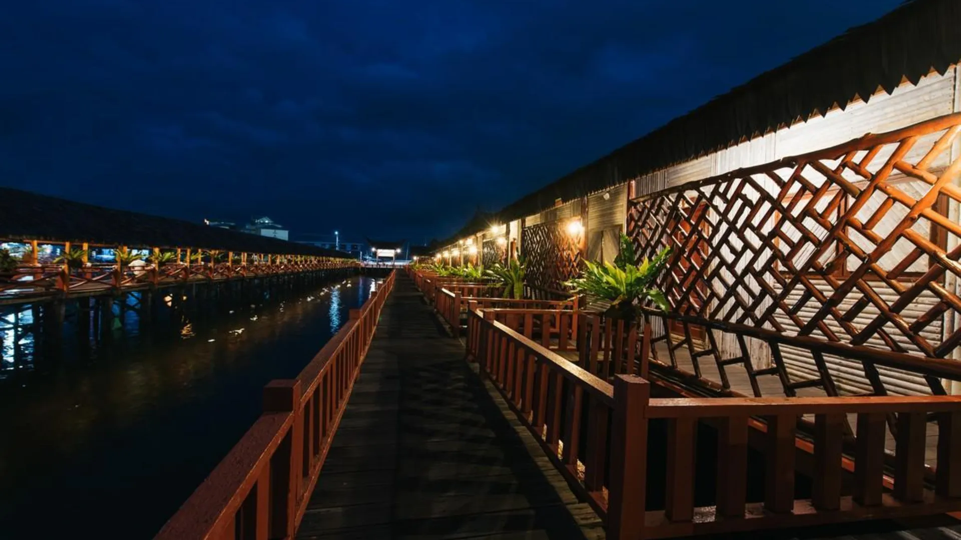 셈포르나 드래곤 인 플로팅 리조트 1성급 호텔 전망