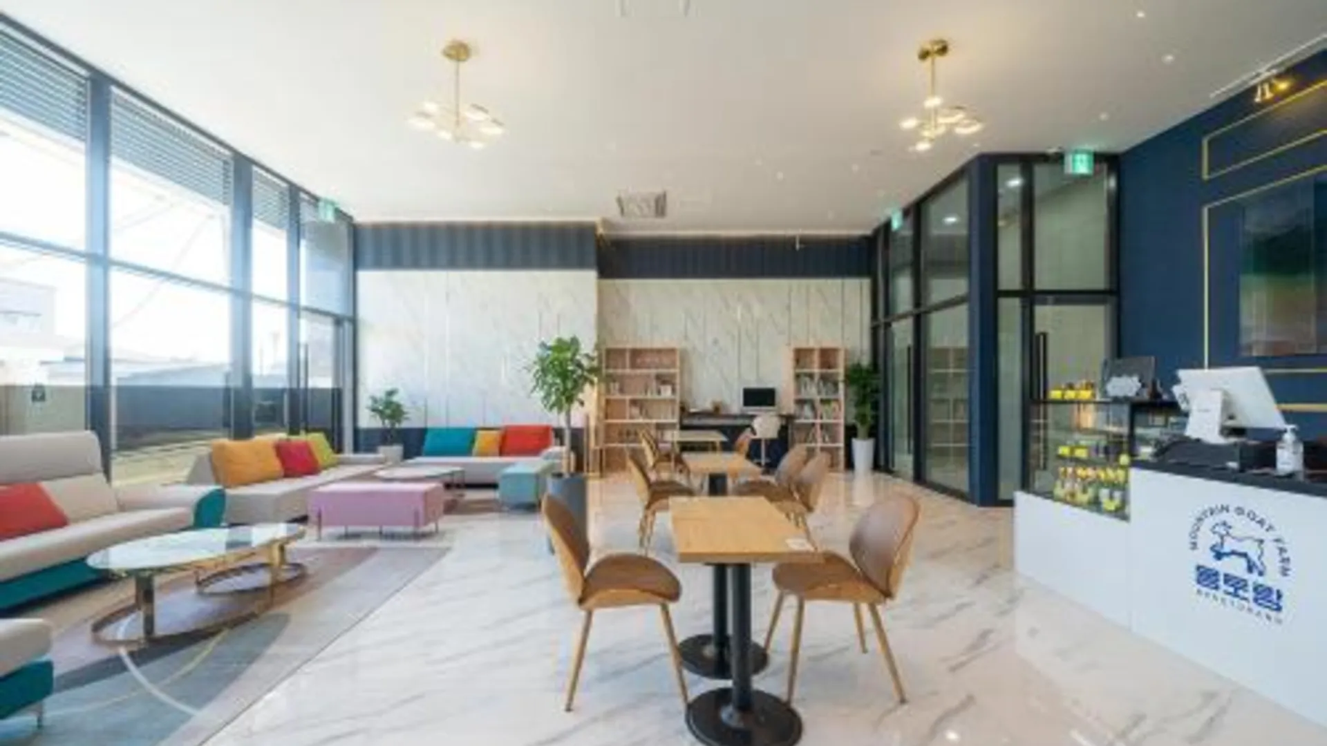 강릉 컨피네스 오션 스위트 4성급 호텔 스위트룸