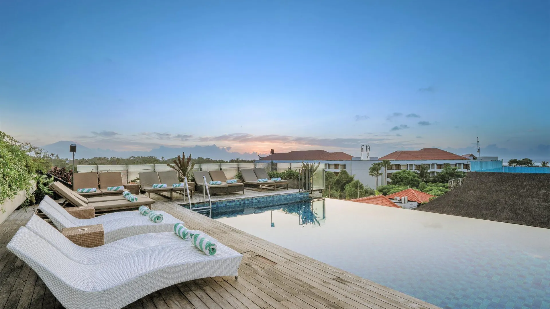 발리 아토텔 사누르 발리 4성급 호텔 스위트룸