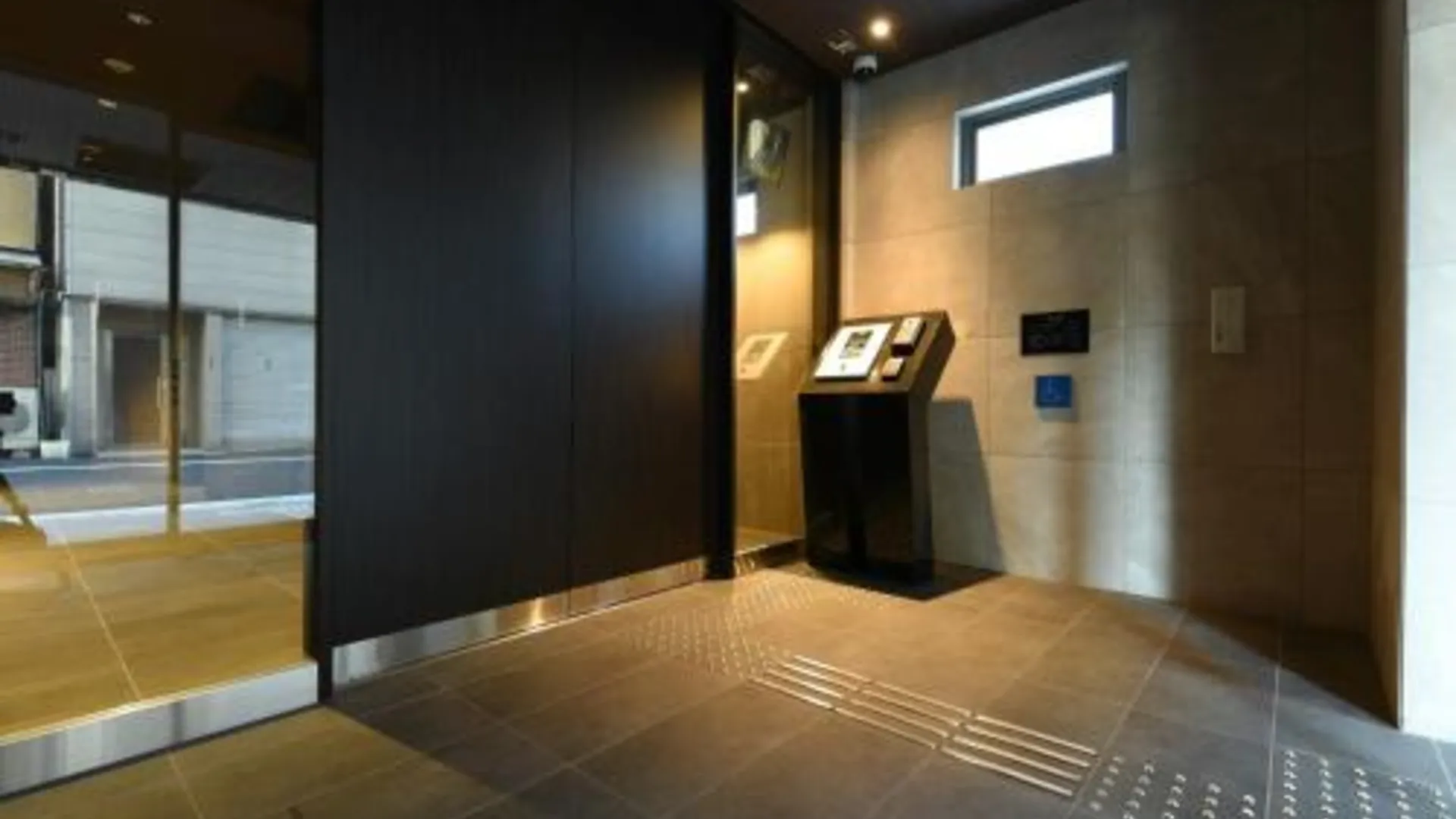 오사카 Eslead Hotel Namba South III - Vacation STAY 39761v 2성급 호텔 수영장