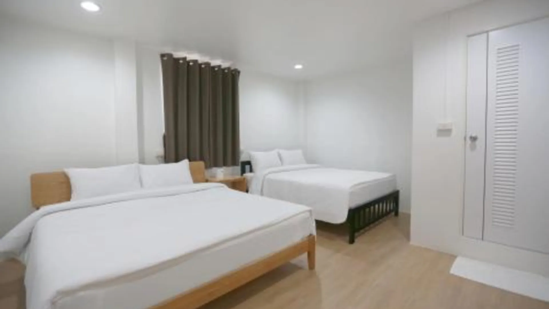 방콕 인터레스트 포쉬텔  2성급 호텔 로비