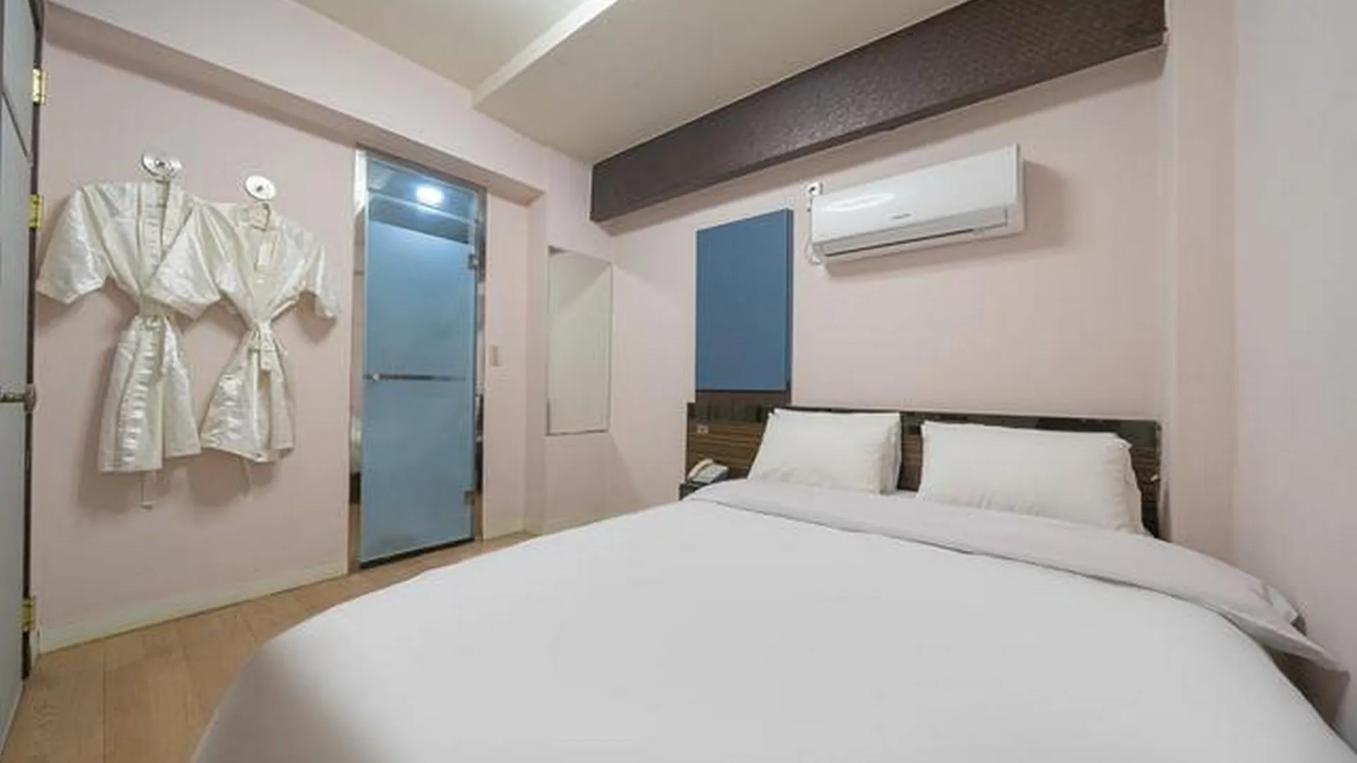 서울 회기 모텔 호텔 객실