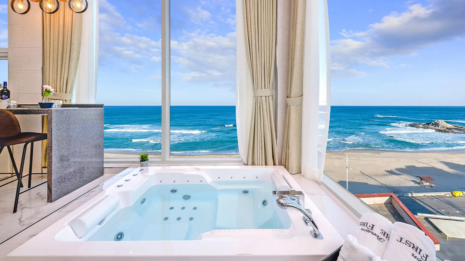 강릉 강릉 더퍼스트펜션 4성급 게스트하우스 로비