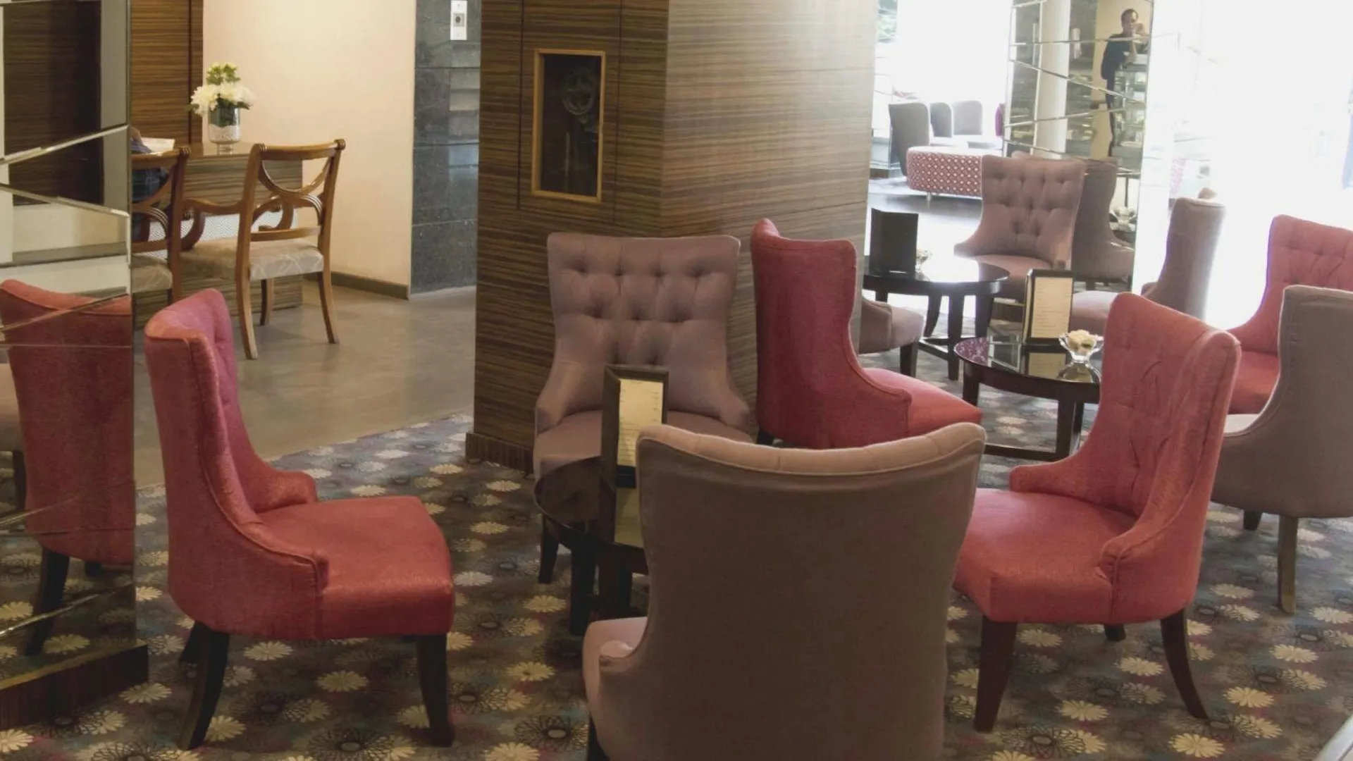 탐핀 호텔 센터 포인트 3성급 호텔 수영장