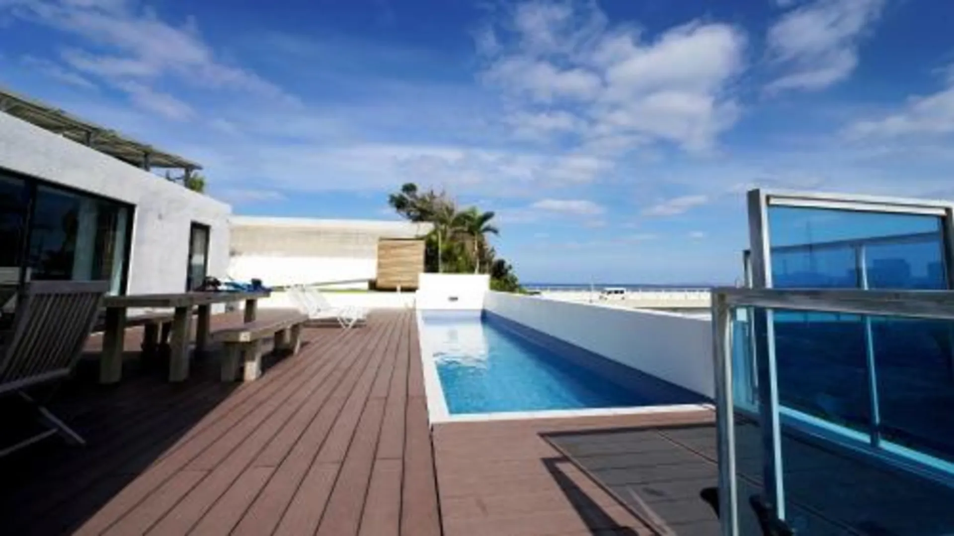 오키나와 본섬 SALTY HOUSE：海が目の前！ 5성급 싱글룸 로비