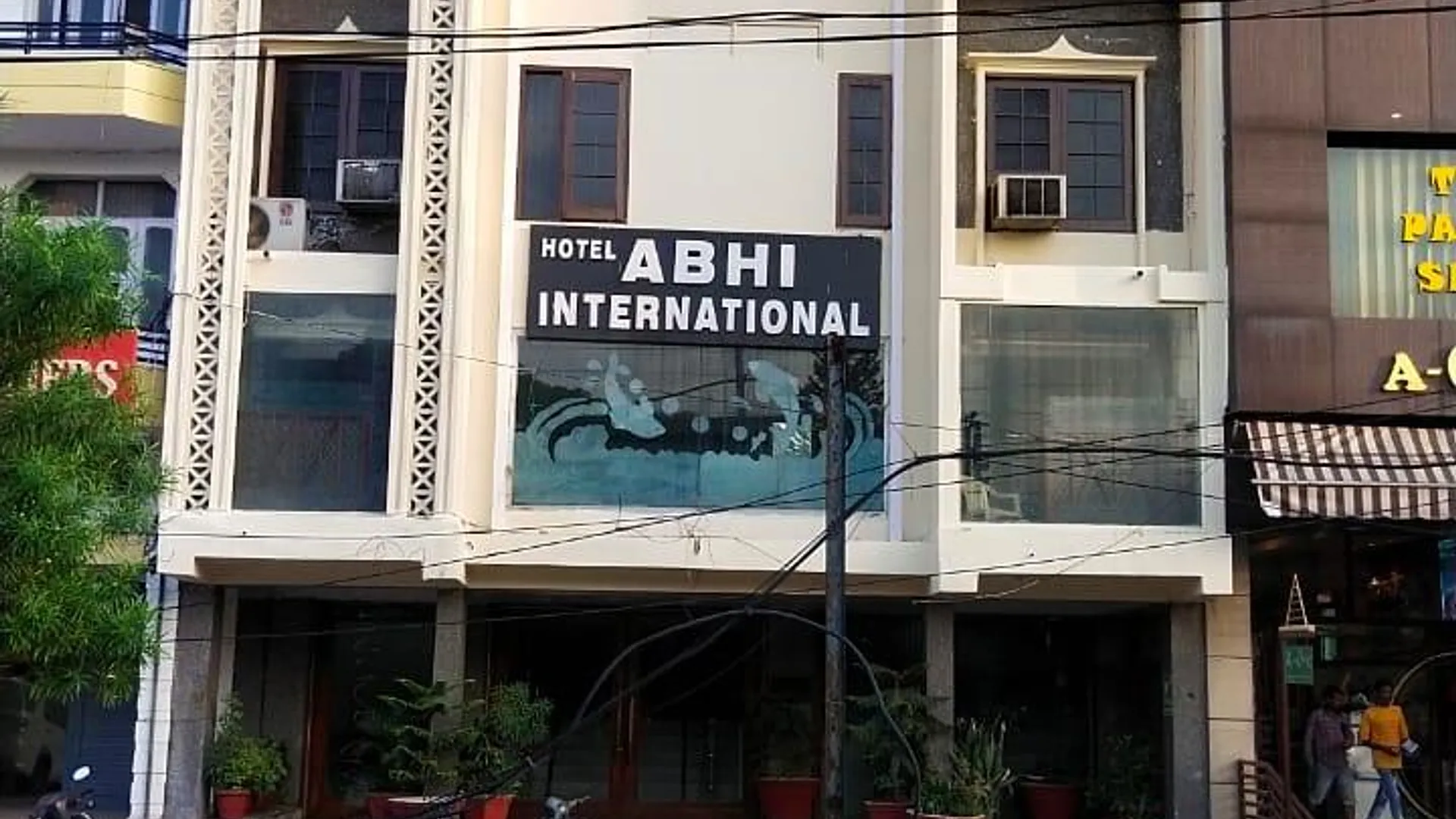 파탄코트 Abhi International Hotel 3성급 호텔 객실