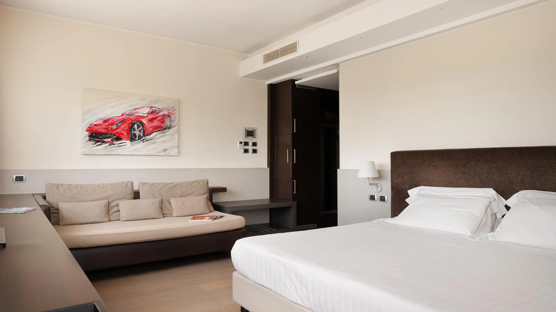 모데나 RMH 모데나 데스 아트 4성급 호텔 스위트룸