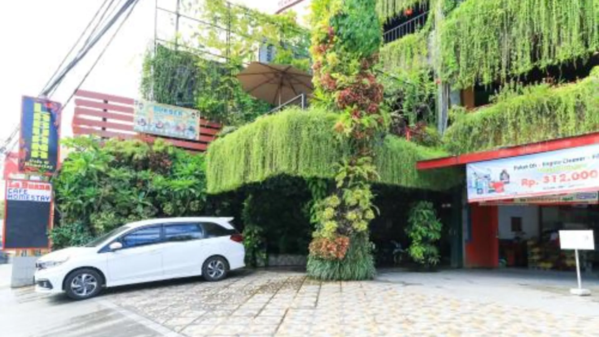마카사르 Labuana Homestay and Cafe Garden Makassar 3성급 게스트하우스 스위트룸