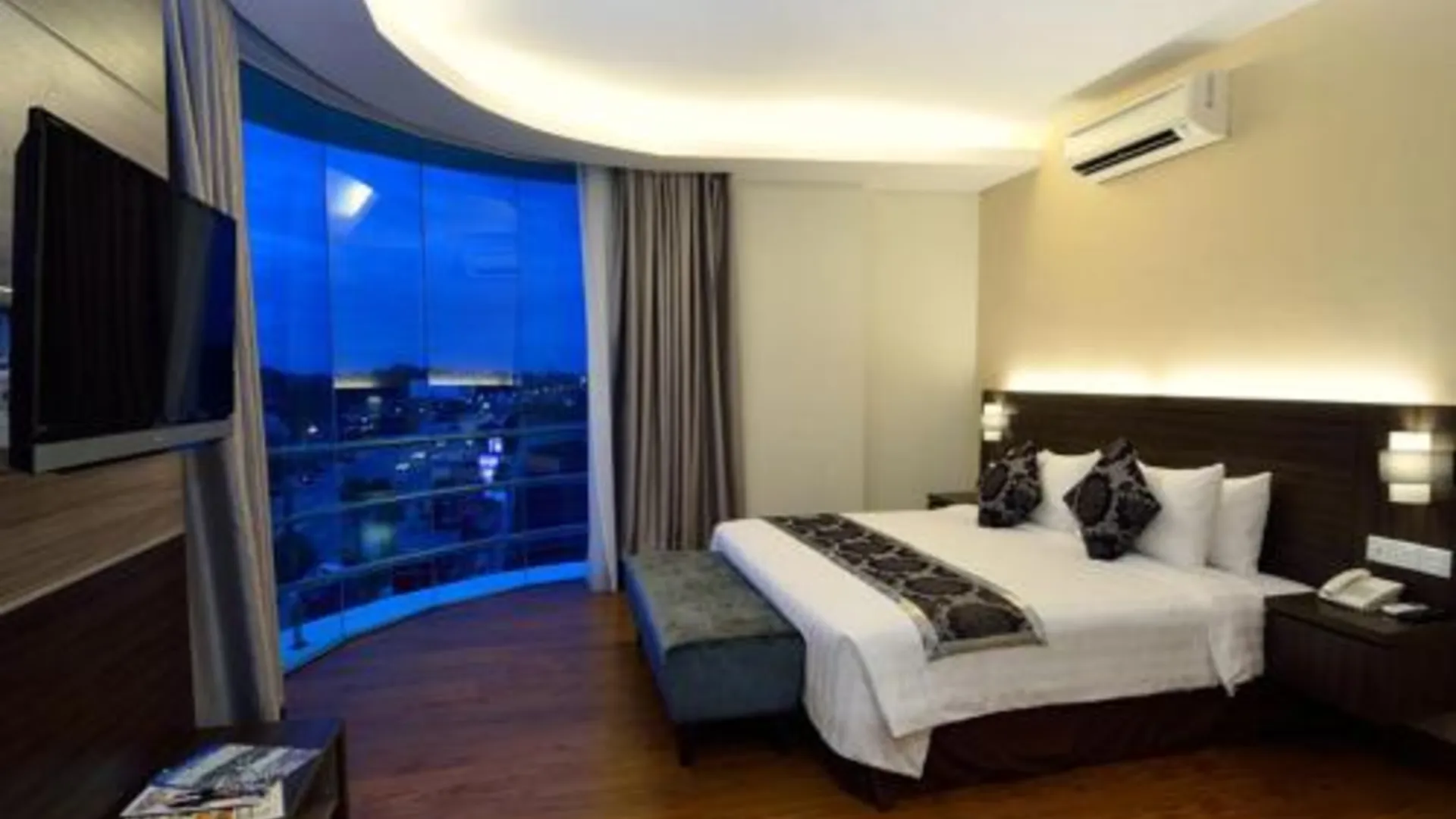 코타바루 홀리데이 빌라 호텔 앤 스위츠 코타 바루 4성급 호텔 스위트룸