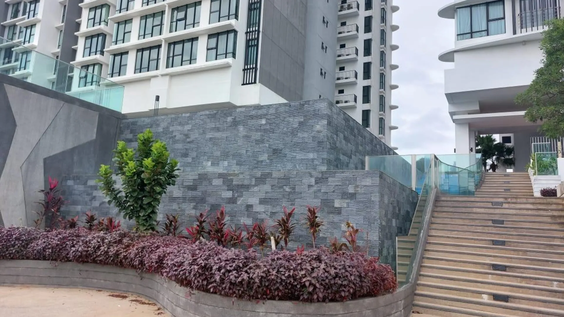 조호바루 / 조호르바루 수투랑바루의 아파트먼트 (84m², 침실 2개, 프라이빗 욕실 2개) 3성급 싱글룸 레스토랑