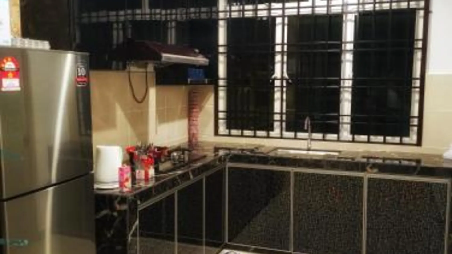 데사루 반다르 페나와르의 프라이빗 하우스 (2000m², 침실 4개, 프라이빗 욕실 3개) 5성급 게스트하우스 객실