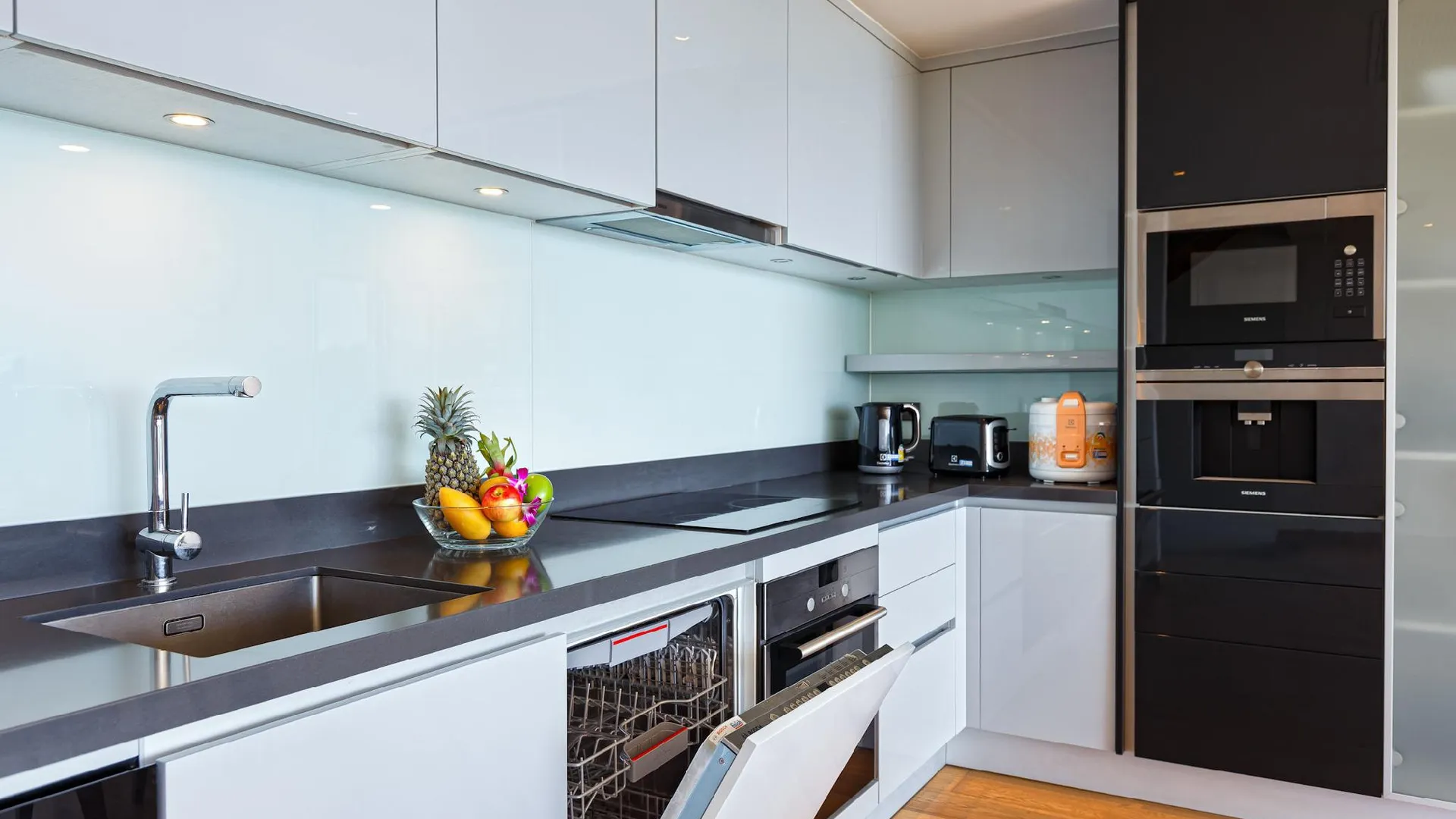 푸켓 빠통의 프라이빗 하우스 (200m², 침실 3개, 프라이빗 욕실 4개) 3성급 싱글룸 부대시설