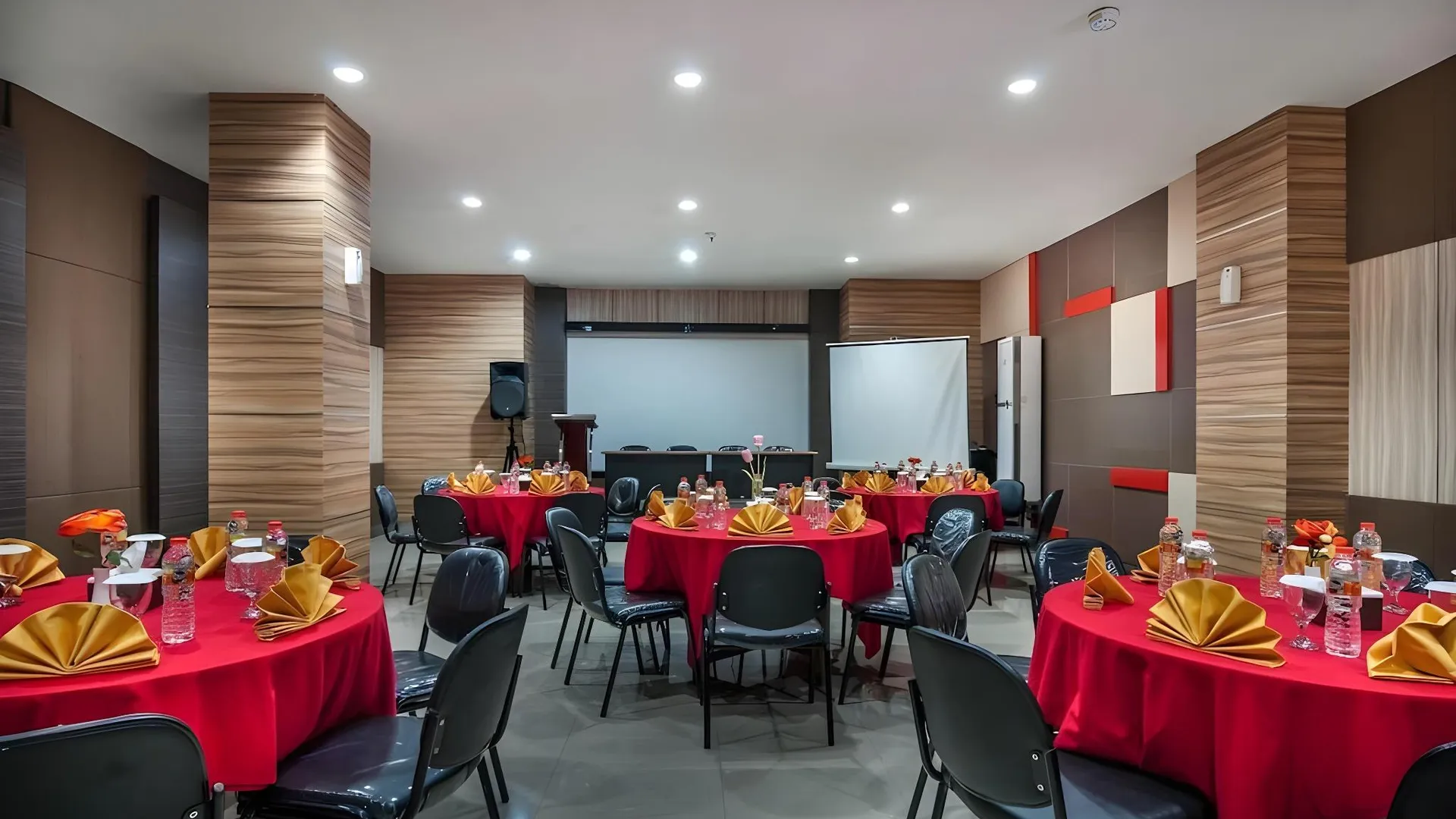 마카사르 Tree Hotel 3성급 호텔 수영장