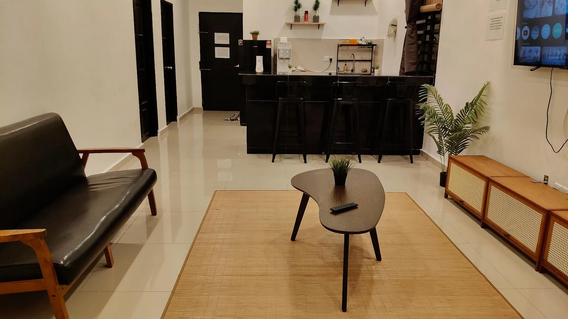 부킷 감비르 무아르 시티 센터의 프라이빗 하우스 (68m², 침실 3개, 프라이빗 욕실 2개) 4성급 게스트하우스 로비