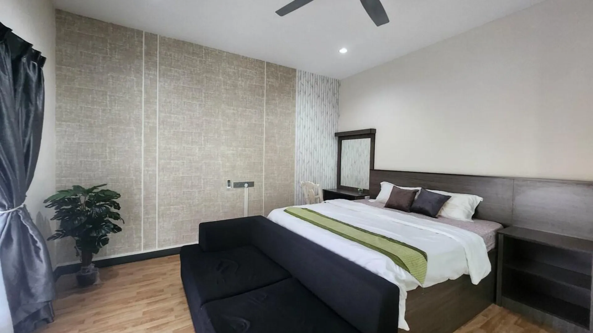 이포 타만 반다라야의 프라이빗 하우스 (248m², 침실 5개, 프라이빗 욕실 5개) 3성급 게스트하우스 스위트룸