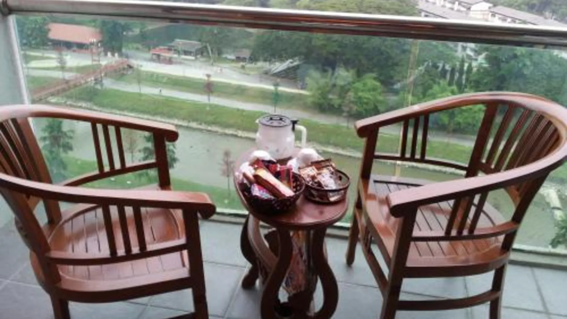 이포 캄풍 자와의 아파트먼트 (600m², 침실 2개, 프라이빗 욕실 2개) 5성급 게스트하우스 레스토랑