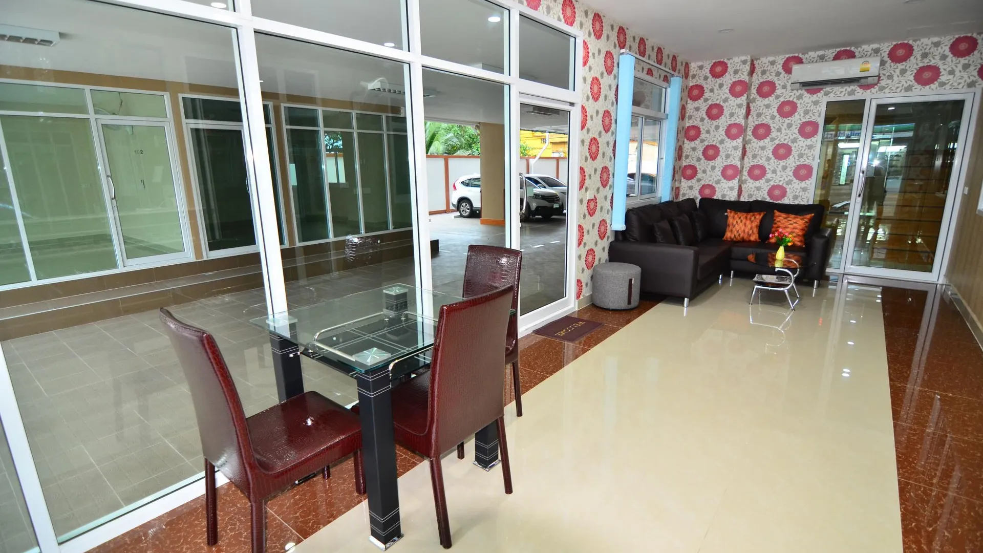 방콕 더 베스트 플레이스 2성급 호텔 외관