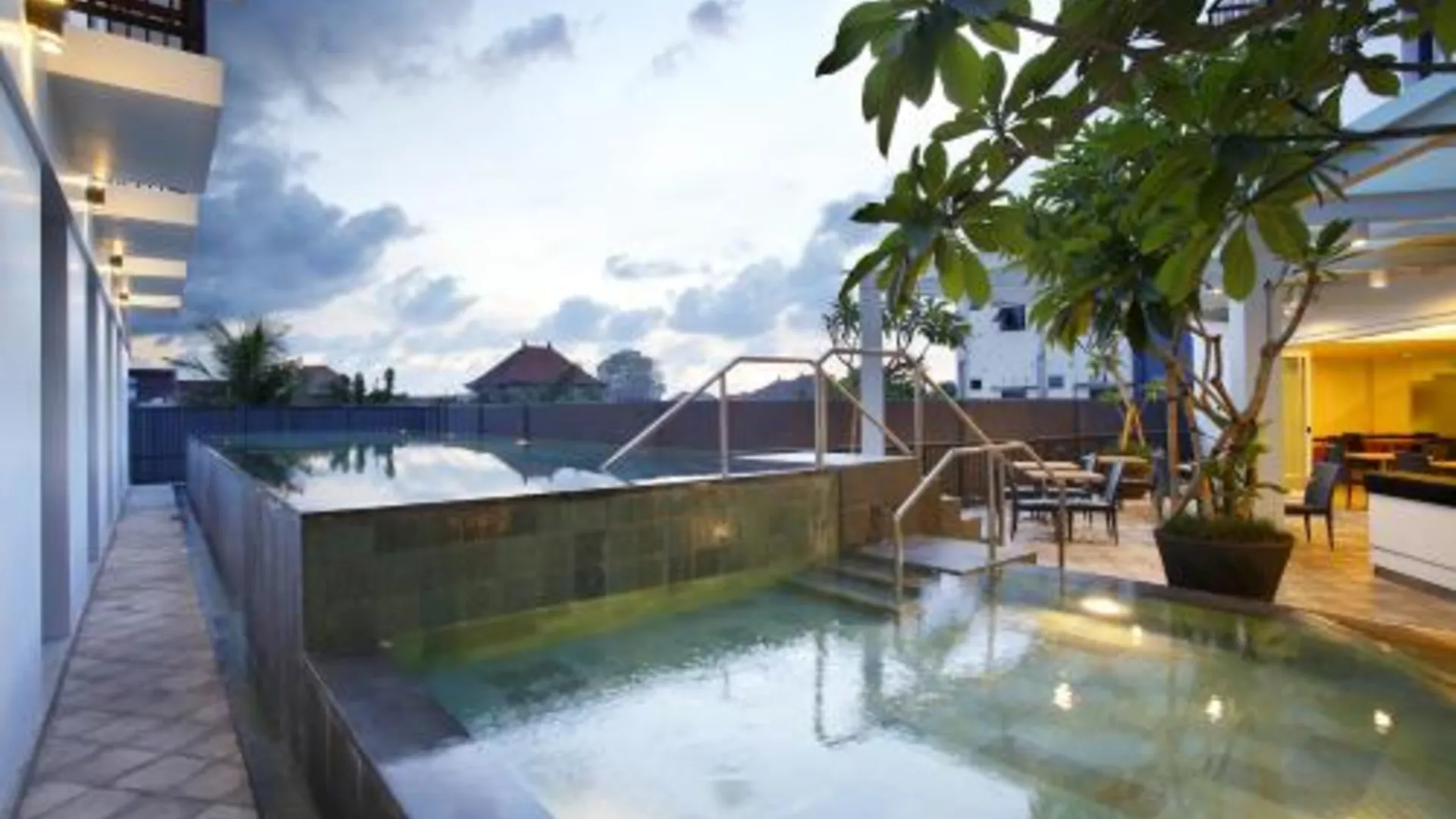 발리 아마리스 호텔 테우쿠 우마르 2성급 호텔 로비