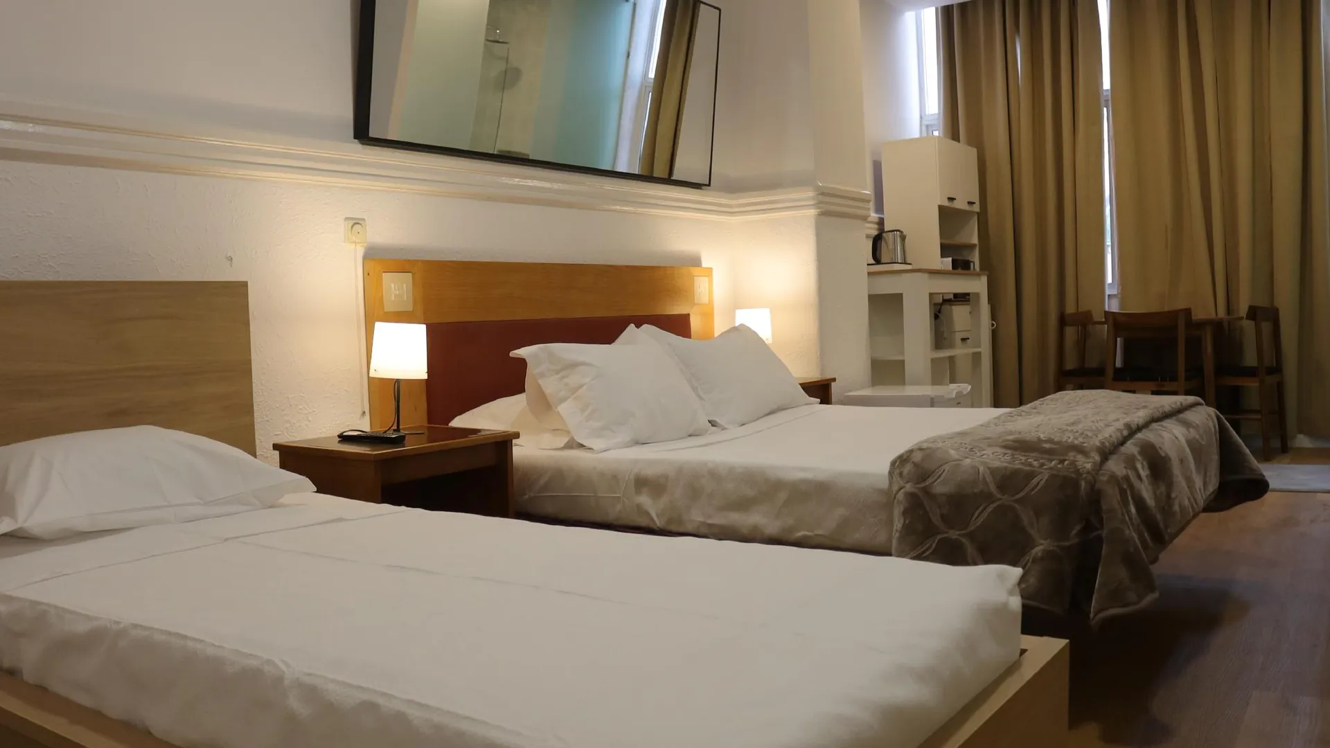 리스본 미디스 - 로컬 어커머데이션 3성급 호텔 스위트룸