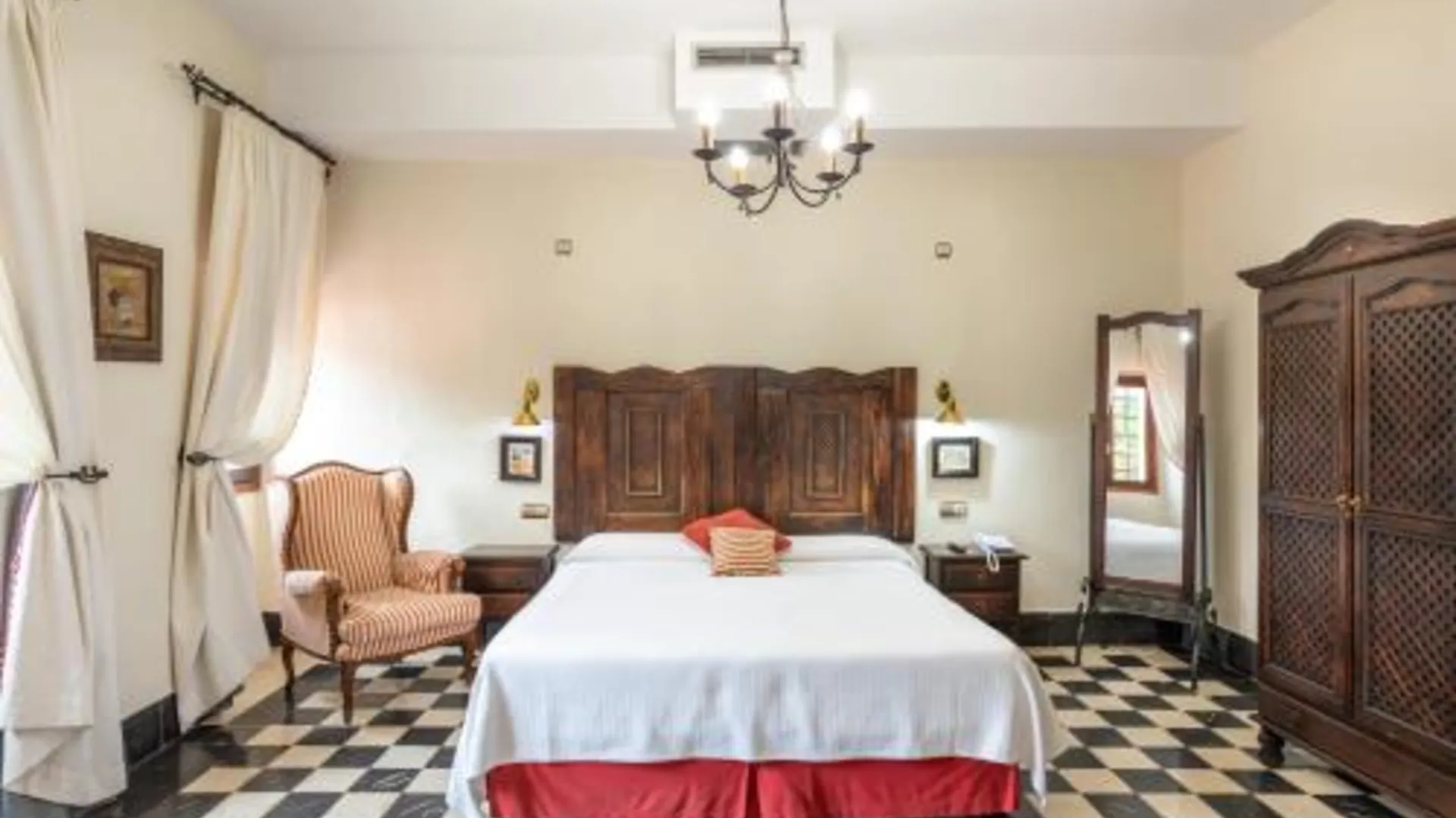 일바스 Hotel Sao Joao de Deus by RIDAN Hotels 4성급 호텔 스위트룸