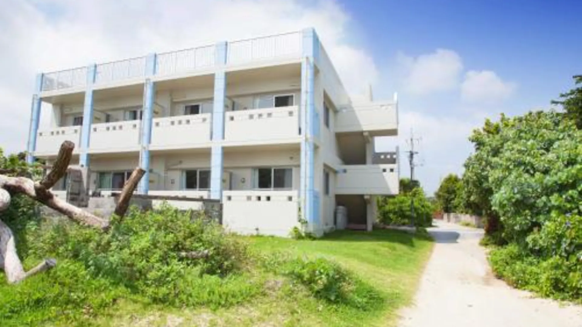 오키나와 본섬 카리유시 콘도미니엄 리조트 나고 우민추 노 야도 4성급 게스트하우스 외관