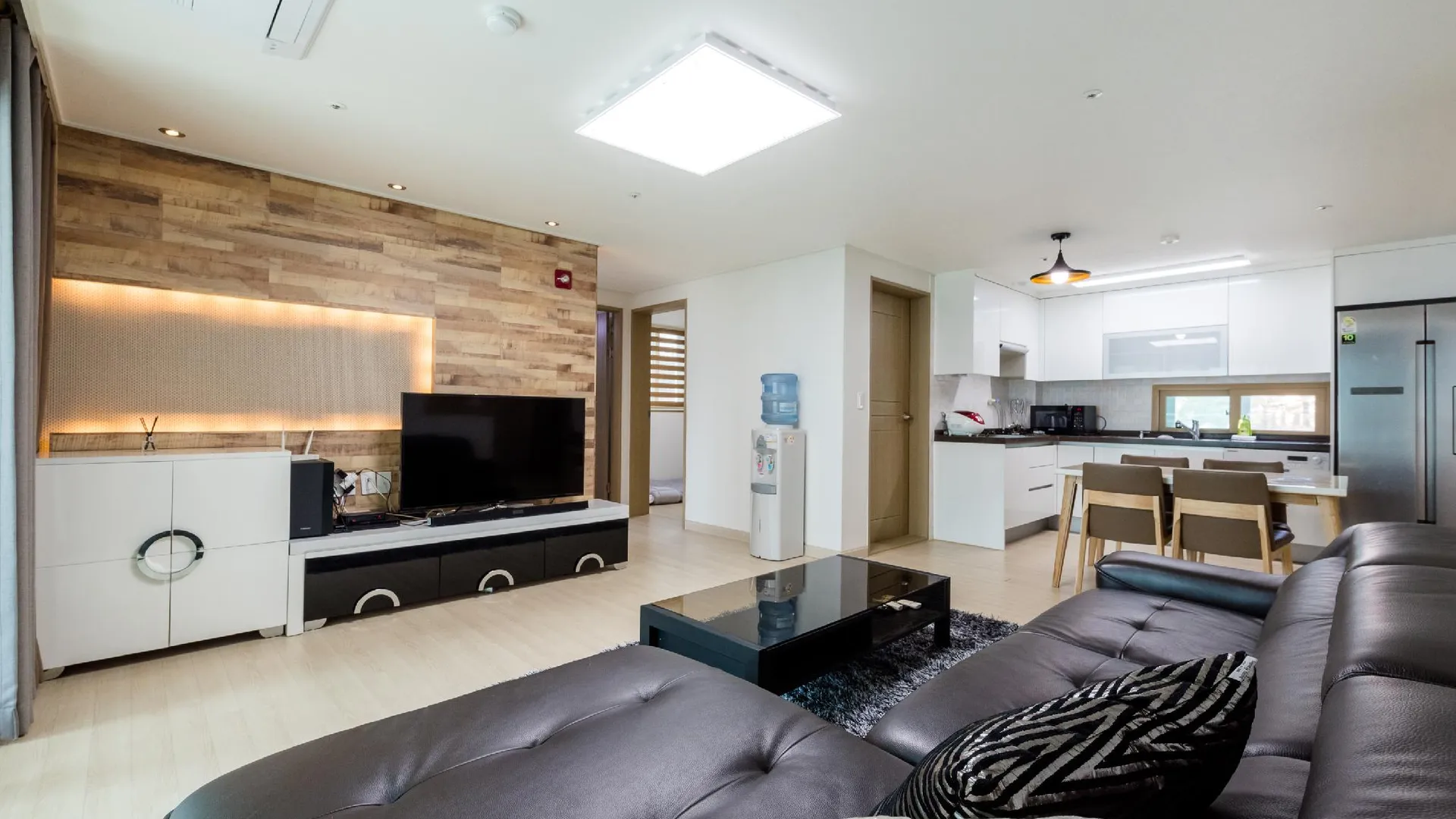 거제 JS 레지던스 호텔 옥포 4성급 게스트하우스 스위트룸