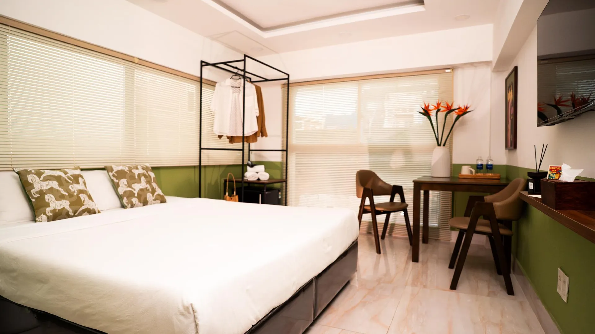 호치민 넷플릭스 스튜디오 니어 벤탄 마켓 4성급 호텔 스위트룸