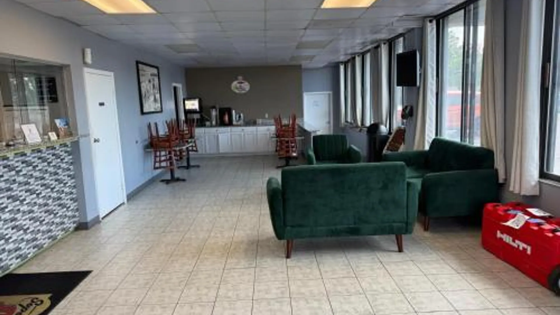 머내서스 (VA) 슈퍼 8 바이 윈덤 매너서스 2성급 호텔 외관