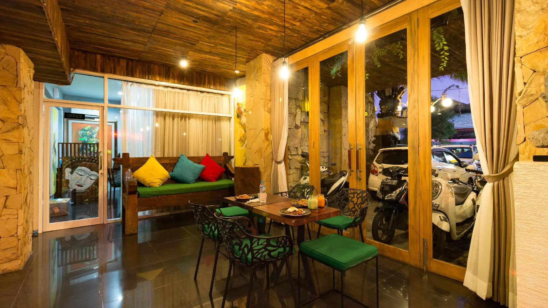 발리 하디 포에트라 호텔 3성급 호텔 레스토랑