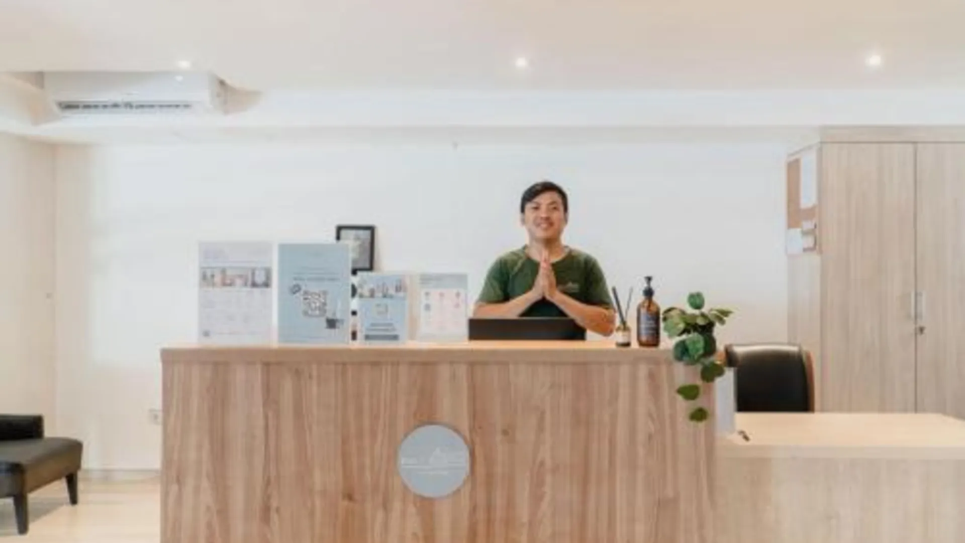 발리 Bali Bustle Pararaton Coliving and Coworking Space 3성급 호텔 수영장