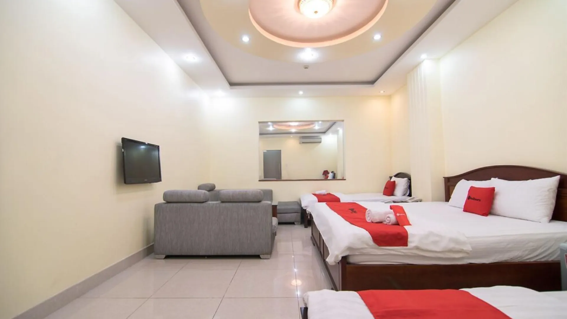 호치민 레드도어즈 플러스 니어 미엔동 버스 스테이션 3성급 호텔 스위트룸