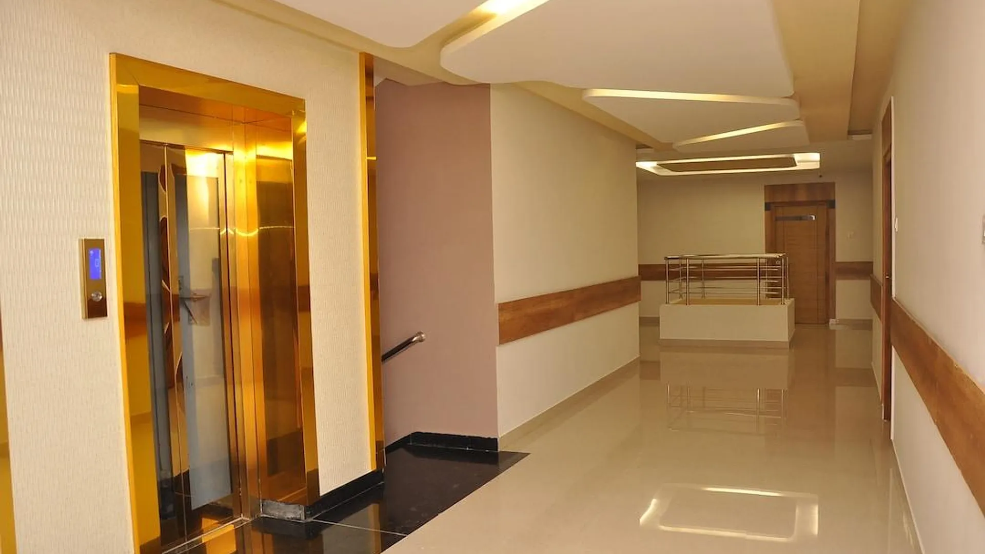 람메스와람 SDM 골든 타워 호텔 2성급 호텔 수영장