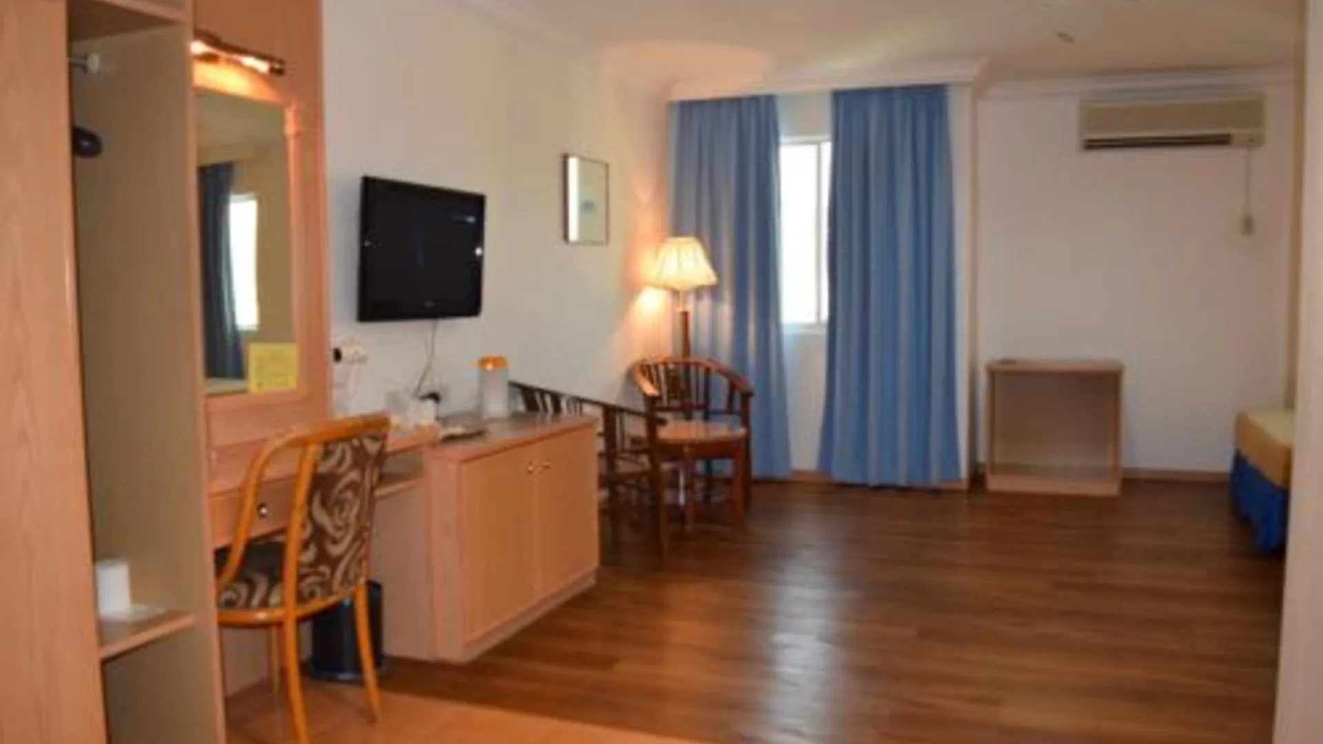 캉가르 호텔 스리 가든 1성급 호텔 스위트룸