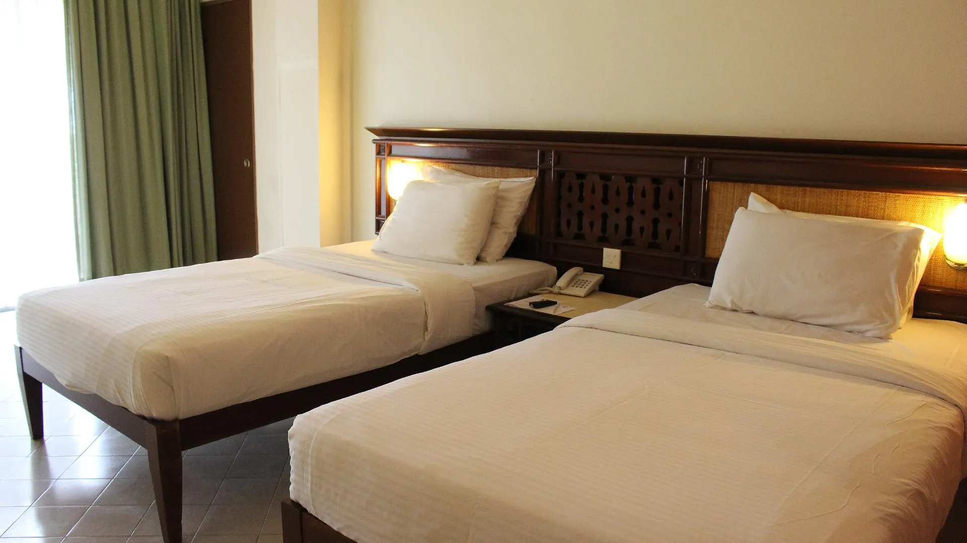 쿠알라테렝가누 프리뮬라 비치 호텔 4성급 호텔 스위트룸