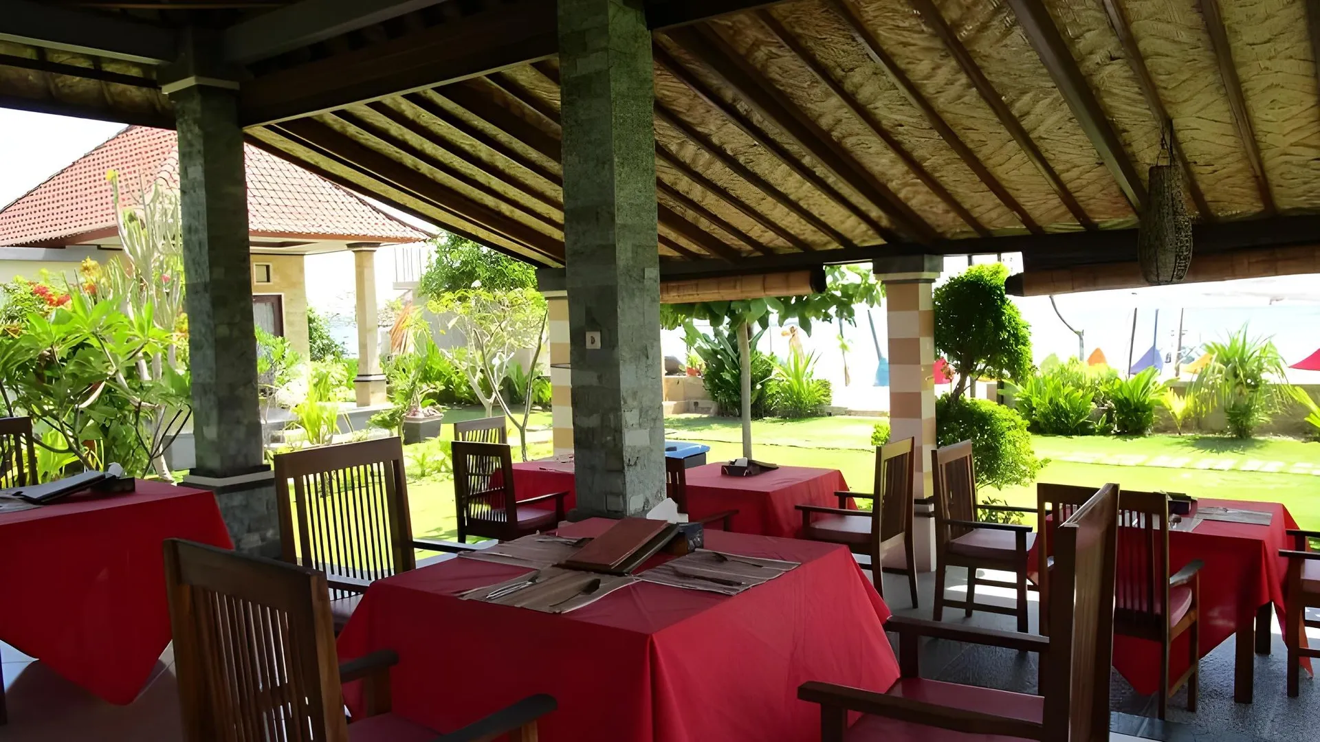 발리 요기 비치 방갈로 2성급 호텔 수영장