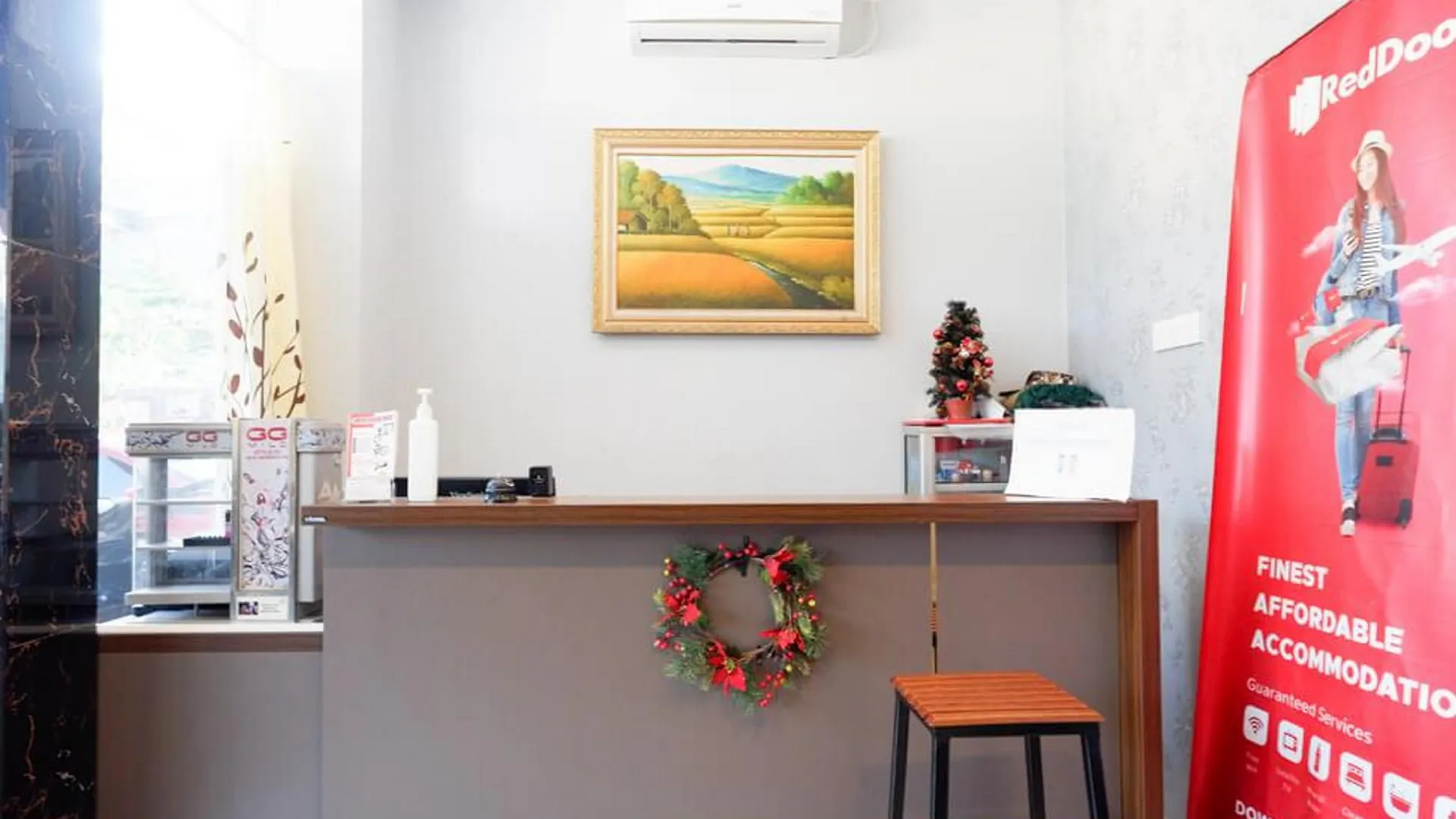 마카사르 RedDoorz Plus @Hawai Inn Near Mall of Panakukang 3성급 호텔 레스토랑