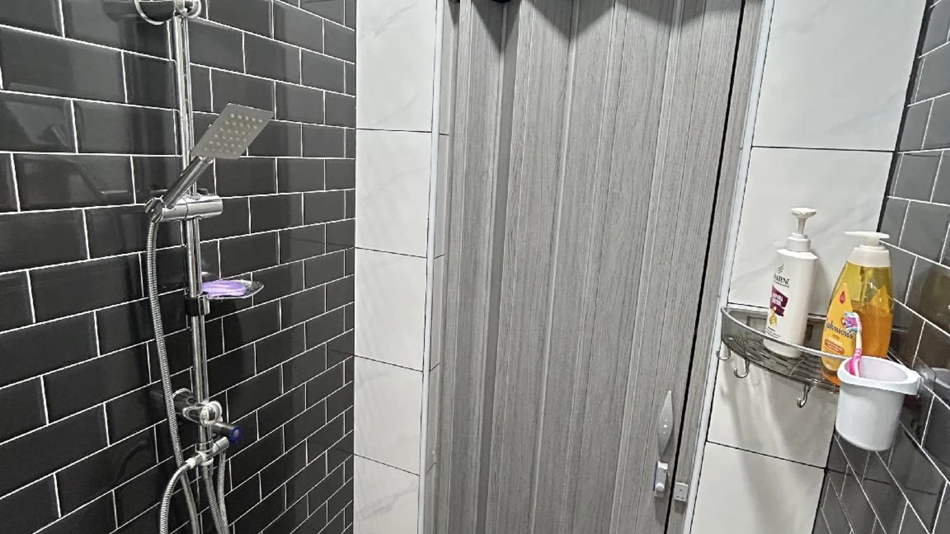 코타 팅기 코타 팅기 타운의 프라이빗 하우스 (m², 침실 3개, 프라이빗 욕실 2개) 1성급 싱글룸 객실