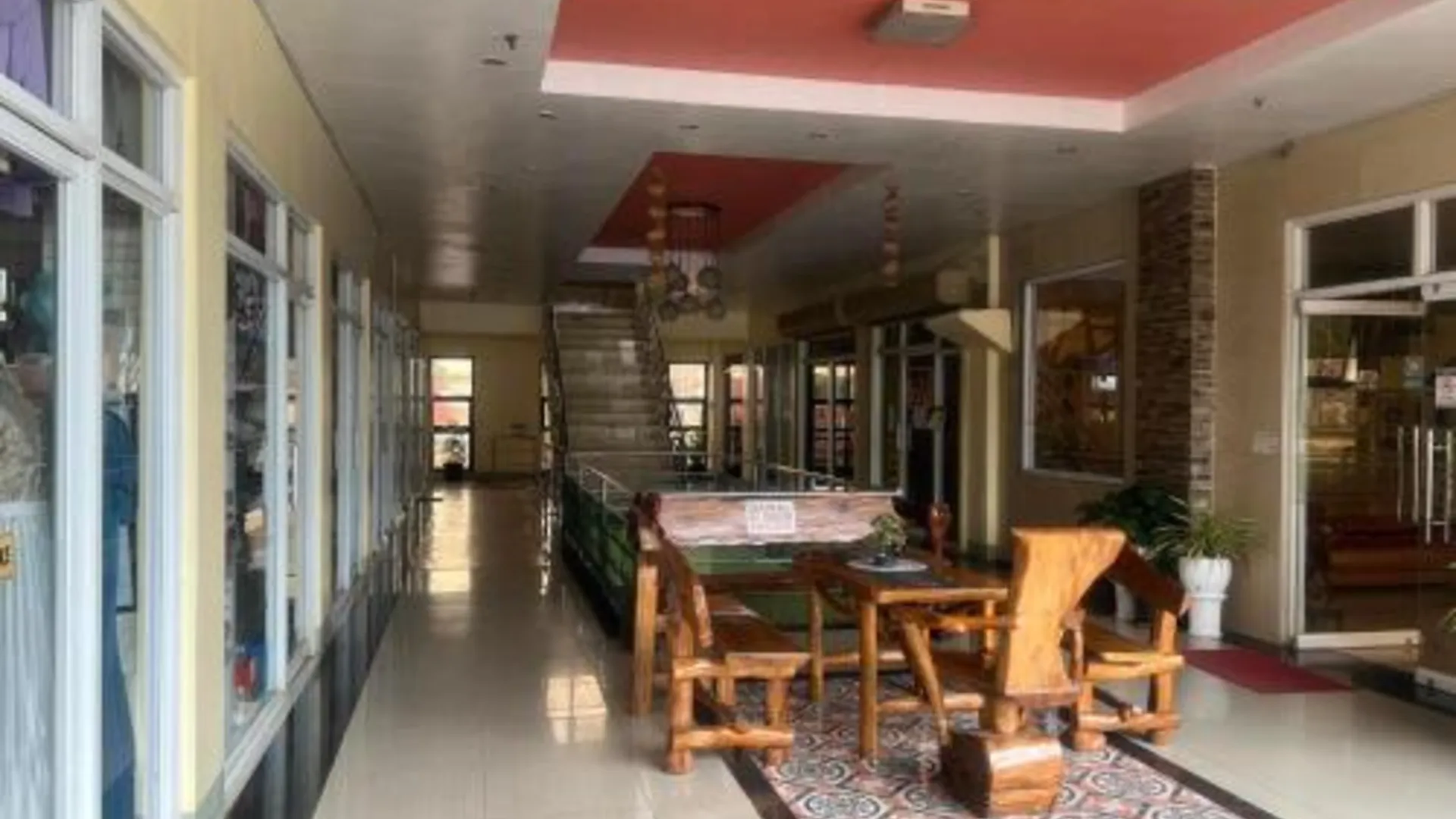 마하약 Rielena Plaza Hotel and Suites 1성급 호텔 외관