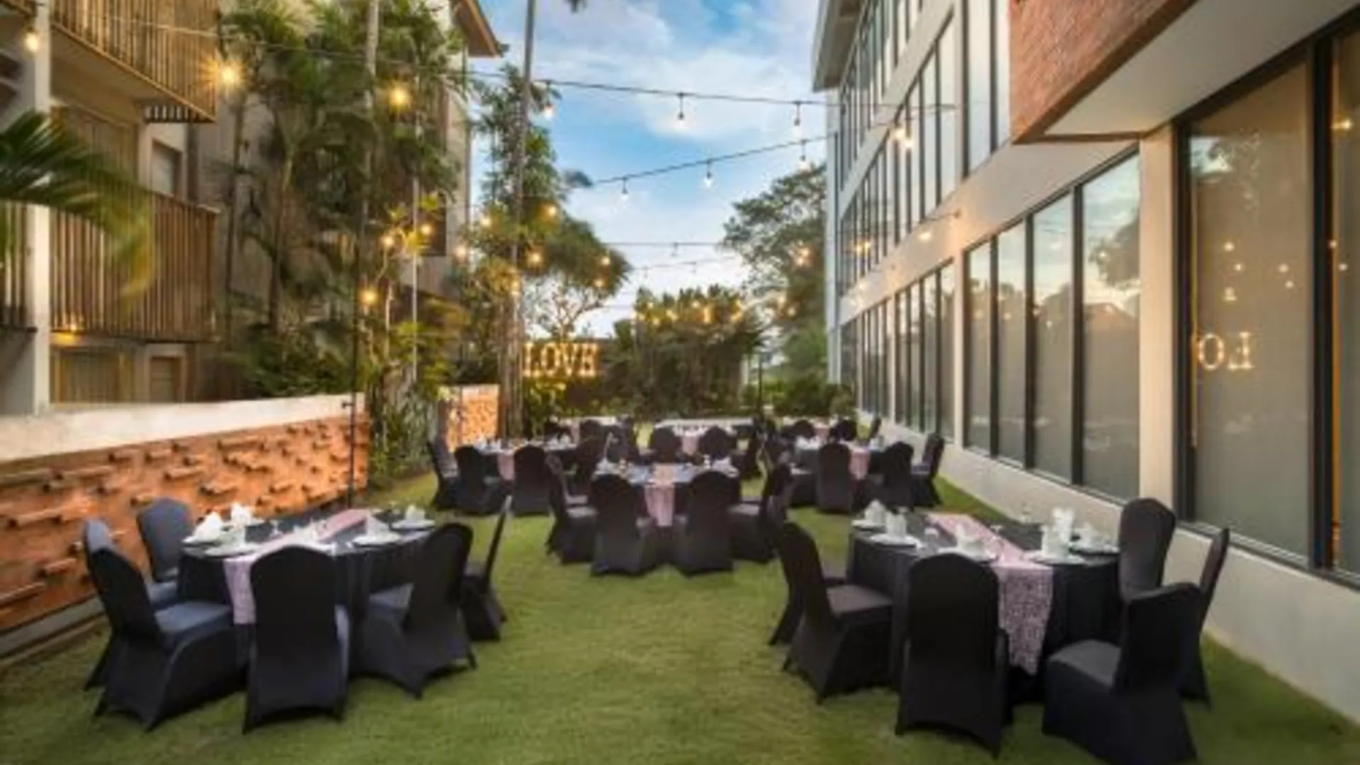 발리 해리스 호텔 앤 레지던스 썬셋 로드 4성급 호텔 레스토랑