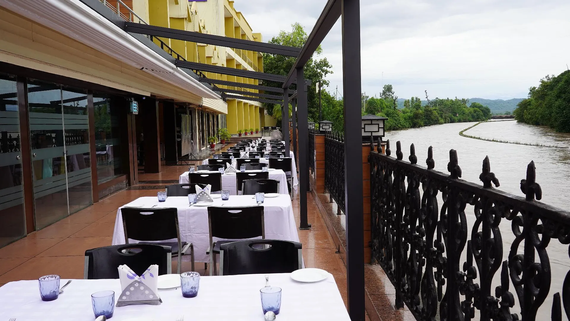 파탄코트 Comfort Inn Coral River 3성급 호텔 객실