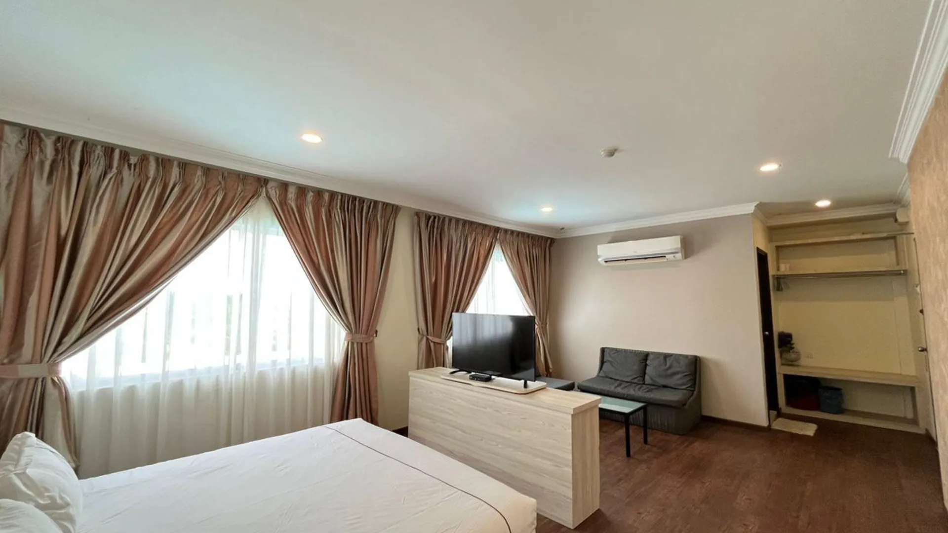 틀룩인탄 앙소카 호텔 텔루크 인탄 3성급 호텔 스위트룸