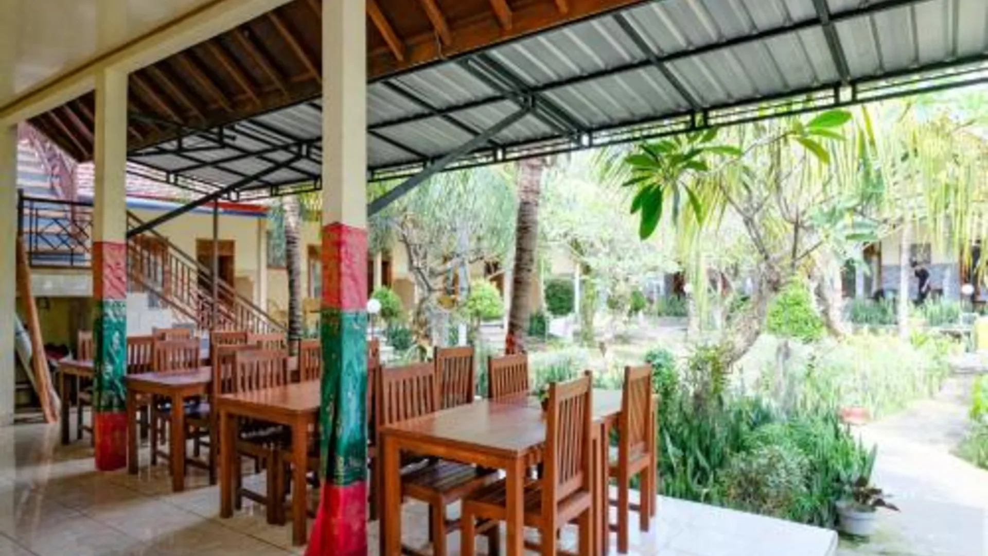 발리 레드도어즈 플러스 @ 싱아라자 3성급 호텔 레스토랑