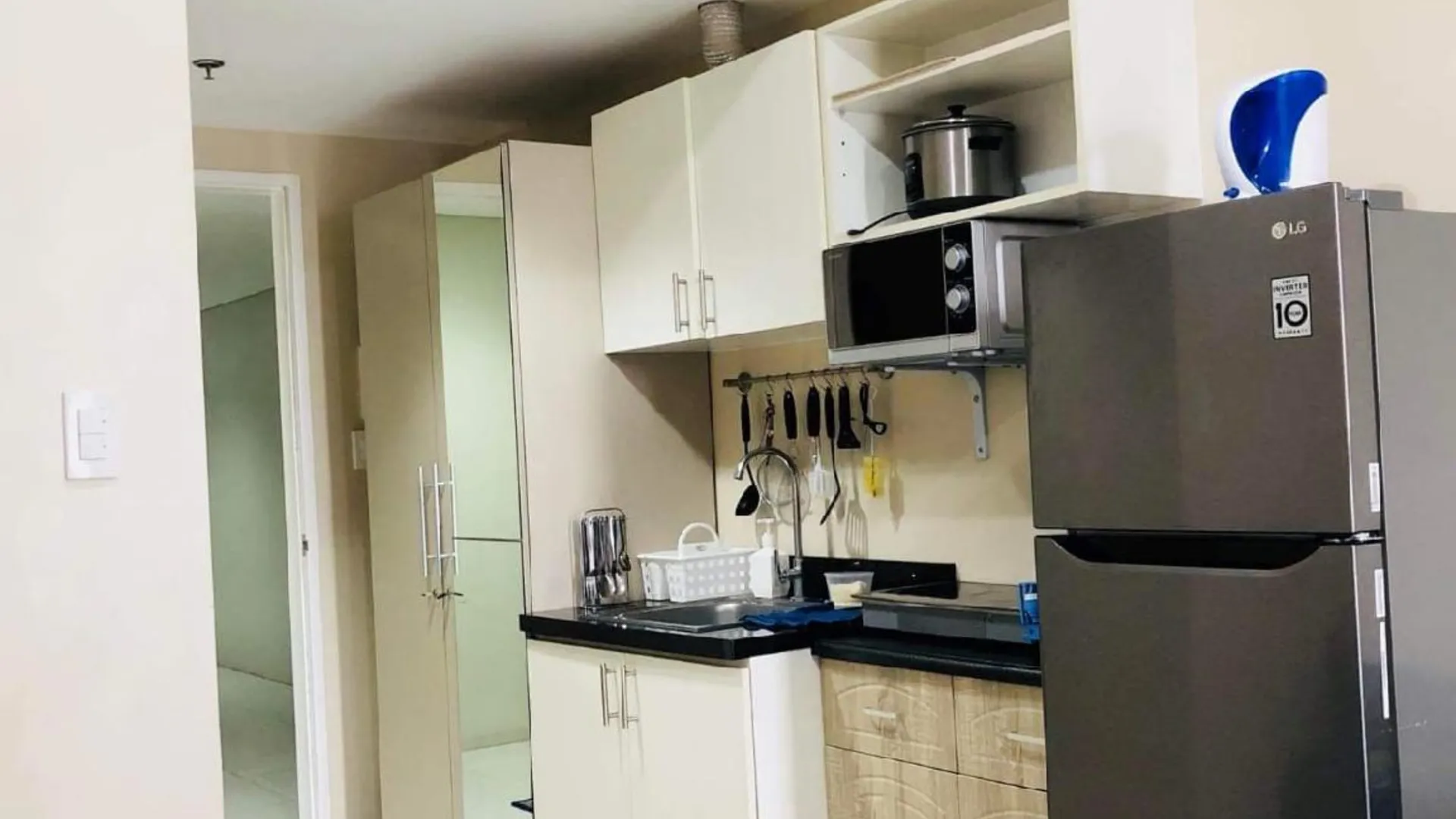 세부 씨뷰 발코니 아파트먼트, 선비다 타워 4성급 게스트하우스 수영장