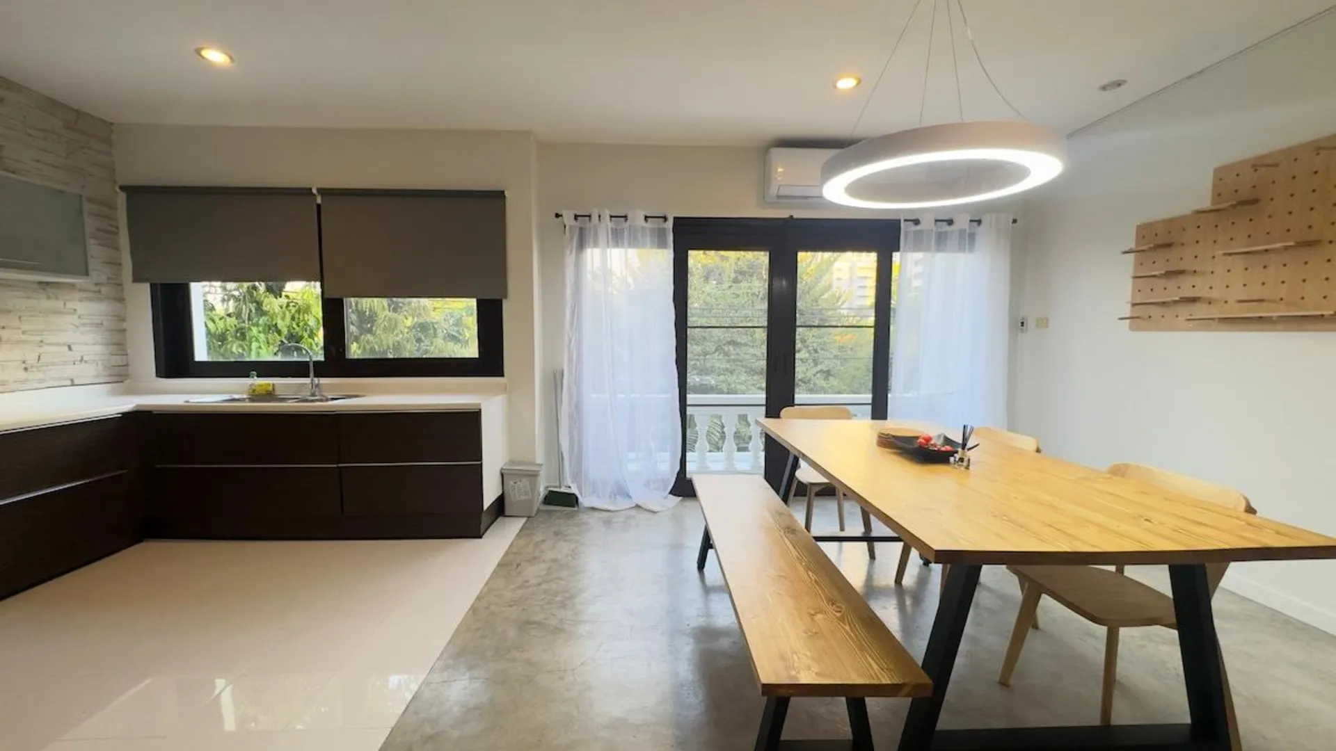 방콕 수쿰윗 / 스쿰빗의 프라이빗 하우스 (300m², 침실 1개, 프라이빗 욕실 4개) 3성급 싱글룸 레스토랑