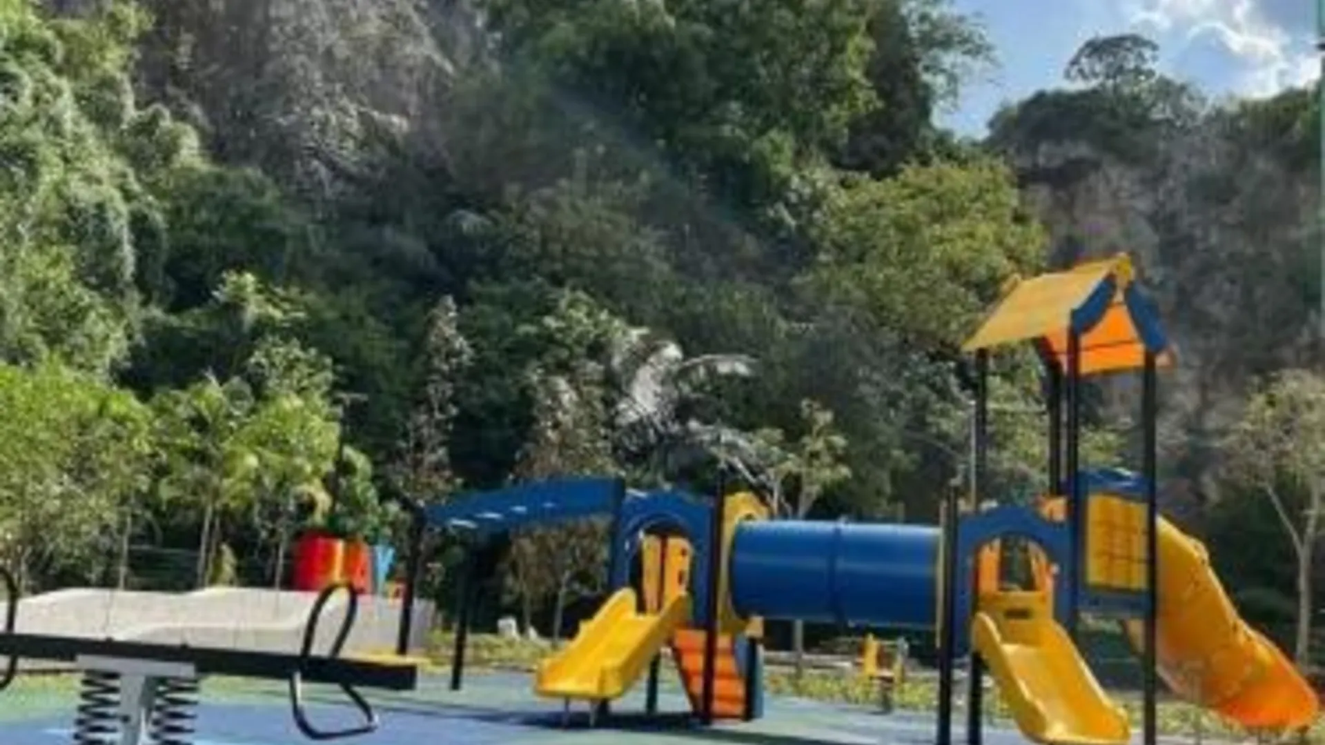 이포 탐분의 아파트먼트 (100m², 침실 3개, 프라이빗 욕실 2개) 4성급 게스트하우스 수영장