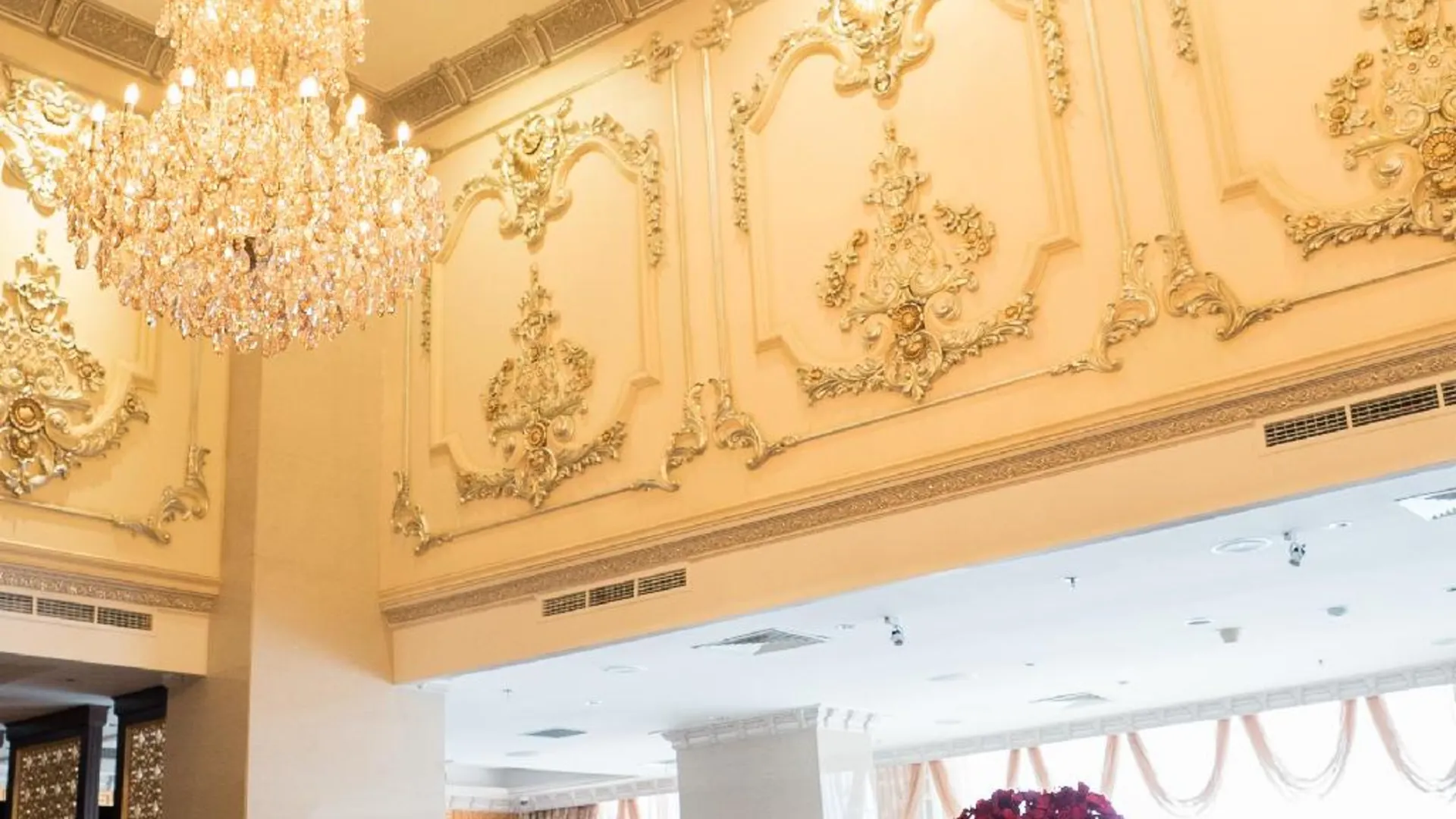 마카사르 Myko Hotel and Convention Center Makassar 4성급 호텔 외관