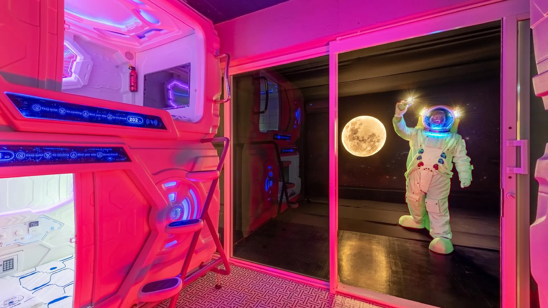 방콕 스페이스 스테이션 호스텔 2성급 호텔 전망