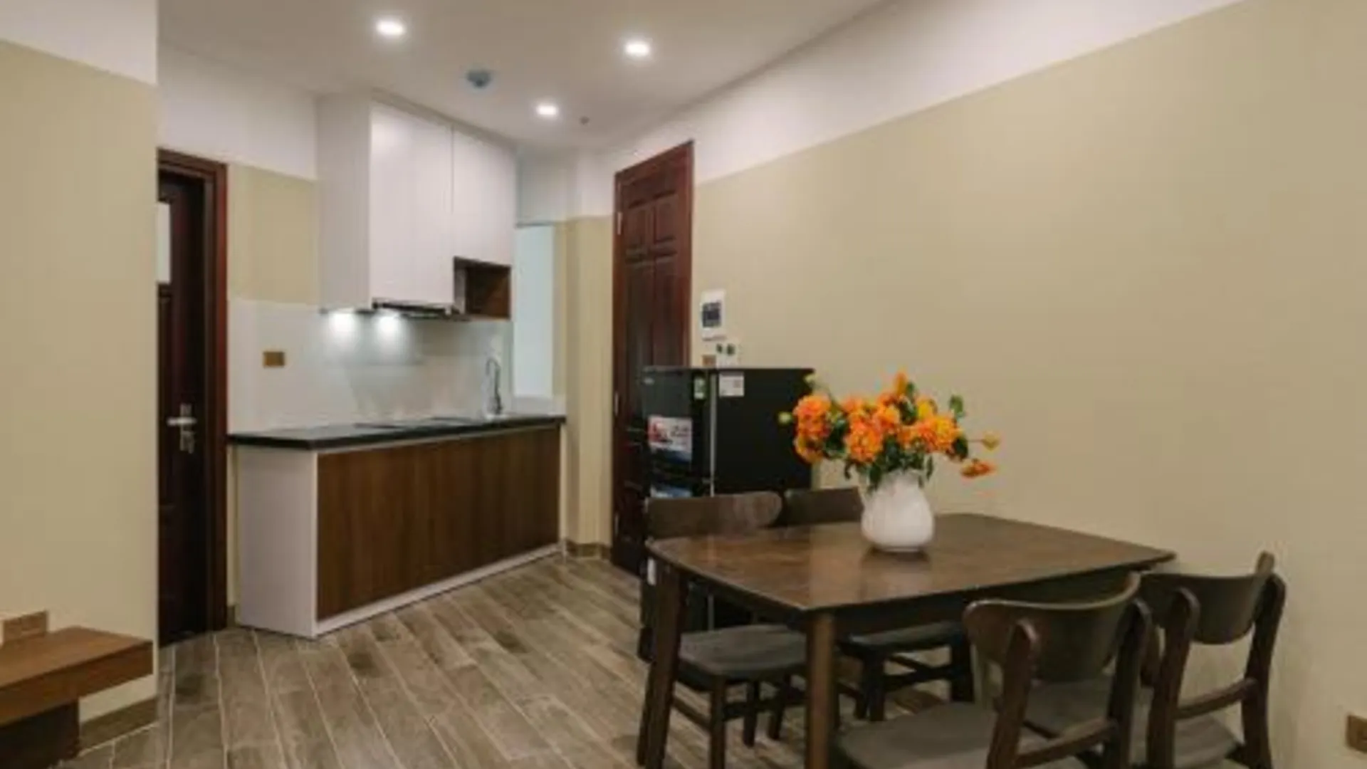 하노이 언 응우옌 레이크사이드 레지던스 3성급 호텔 전망