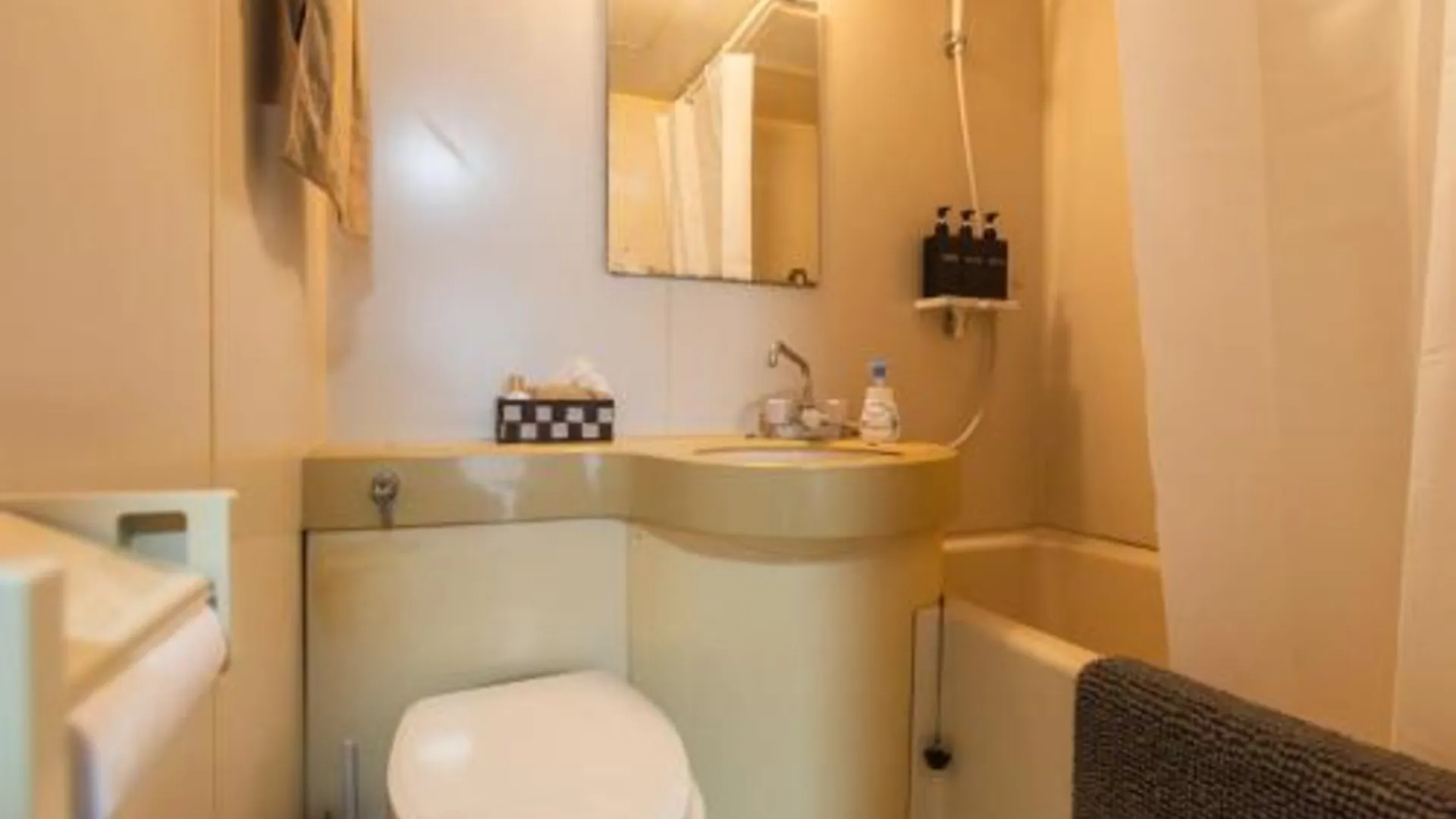 오사카 Nihonbashi GRR6 4성급 싱글룸 객실